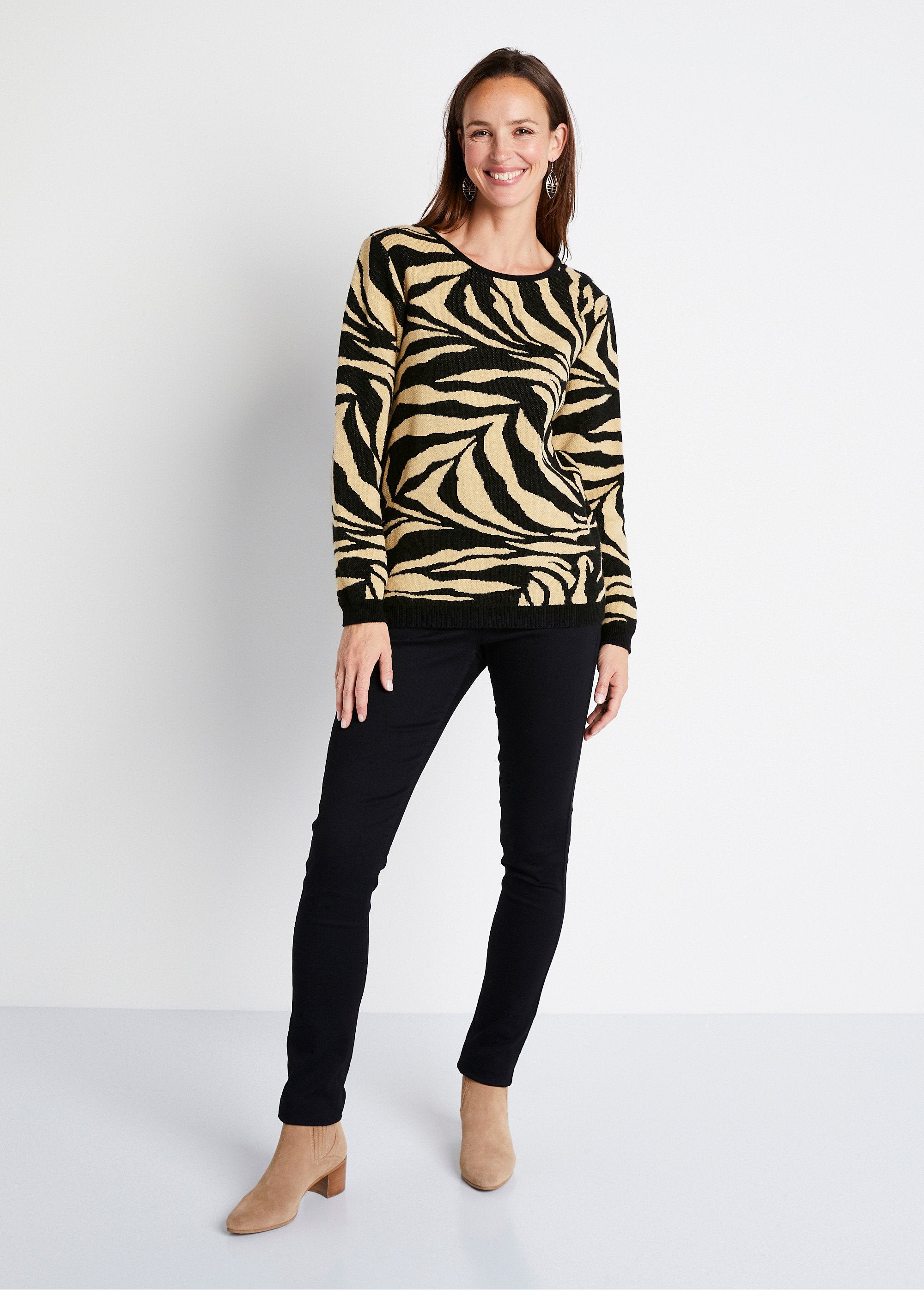 Pull_doux_jacquard_zèbre_col_rond_Beige_et_noir_SF1_slim