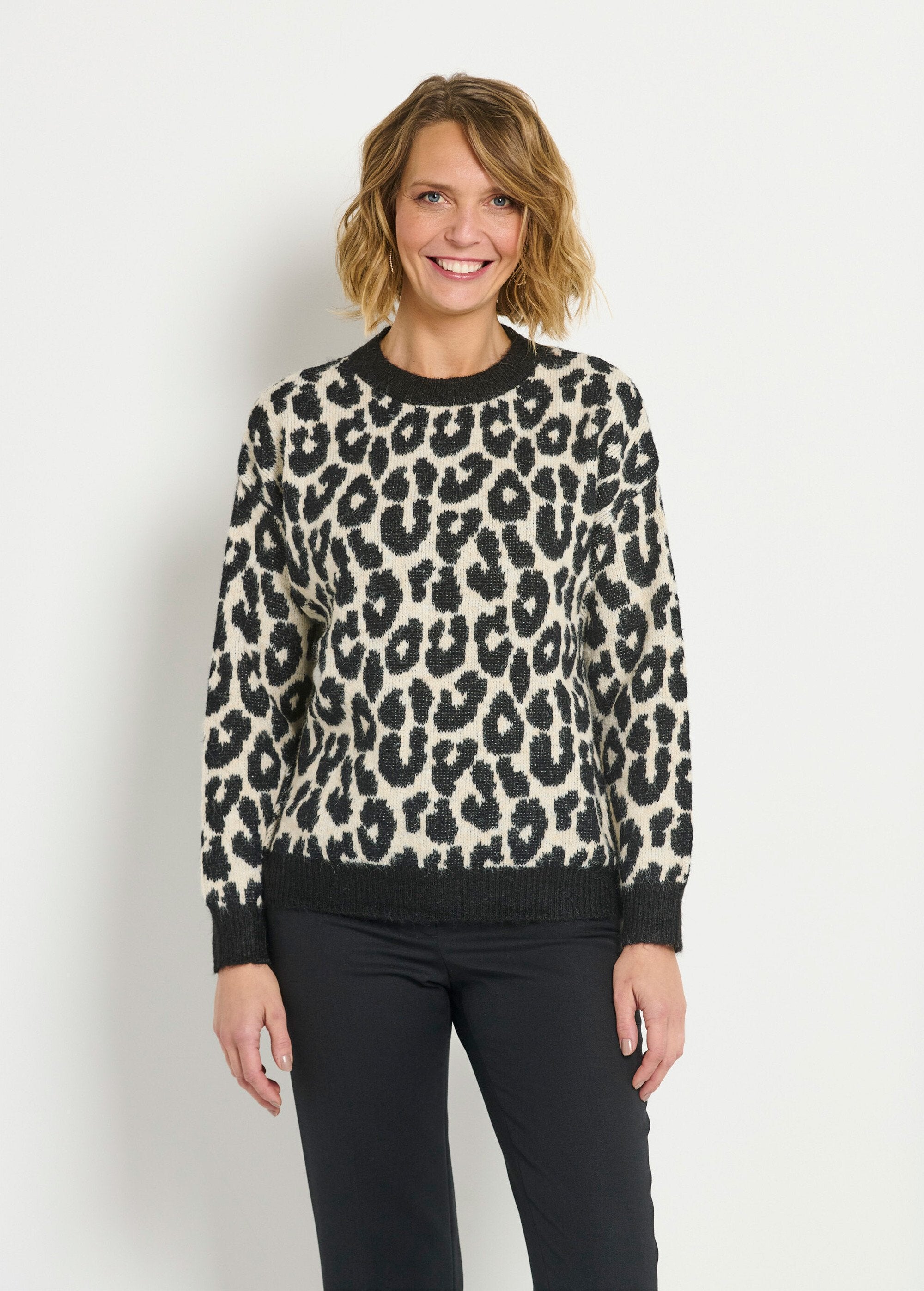 Warm_round_neck_leopard_sweater_with_wool_Leopard_FA1_slim