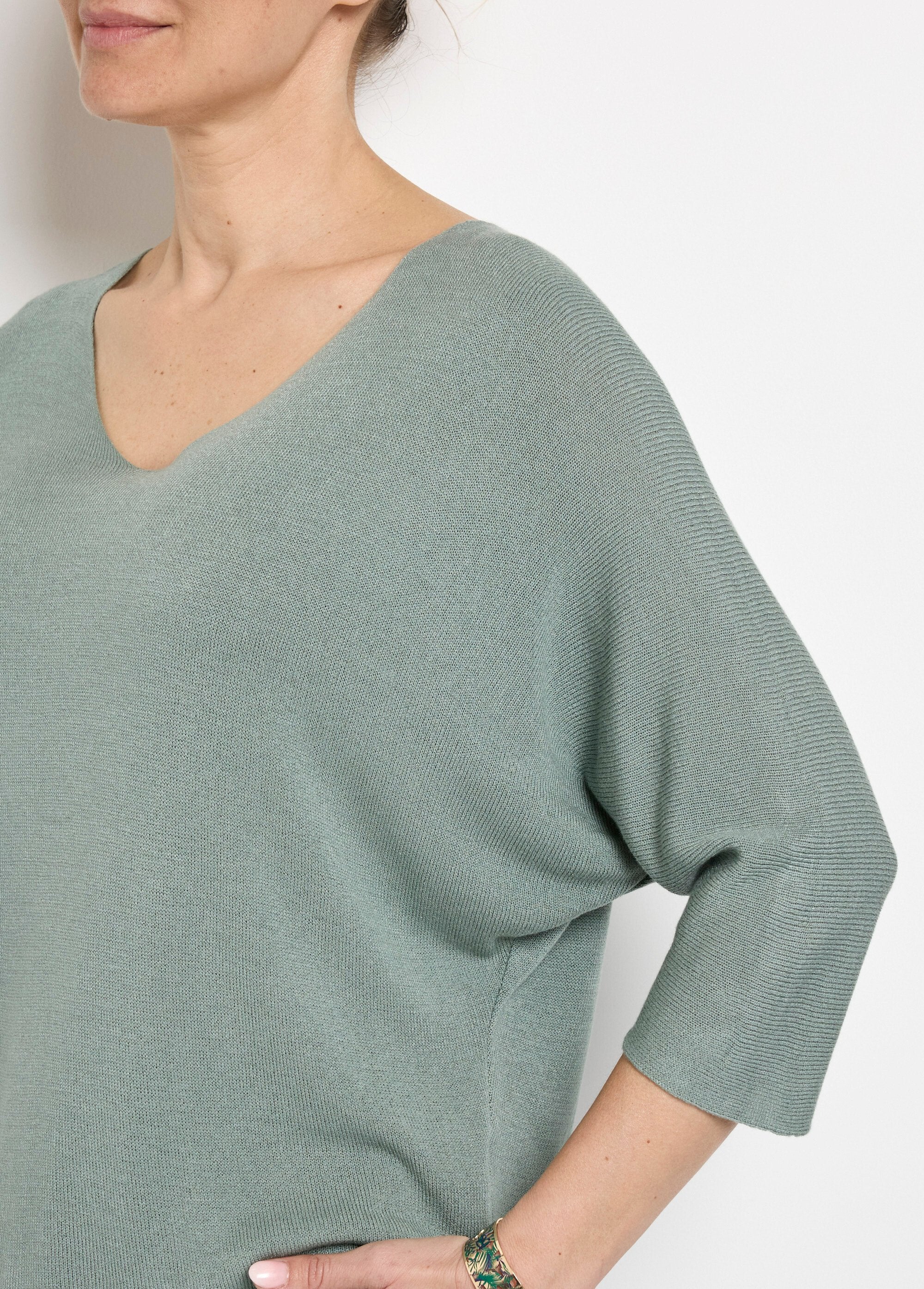 Fine_gauge_batwing_sleeve_sweater_Khaki_DE1_slim