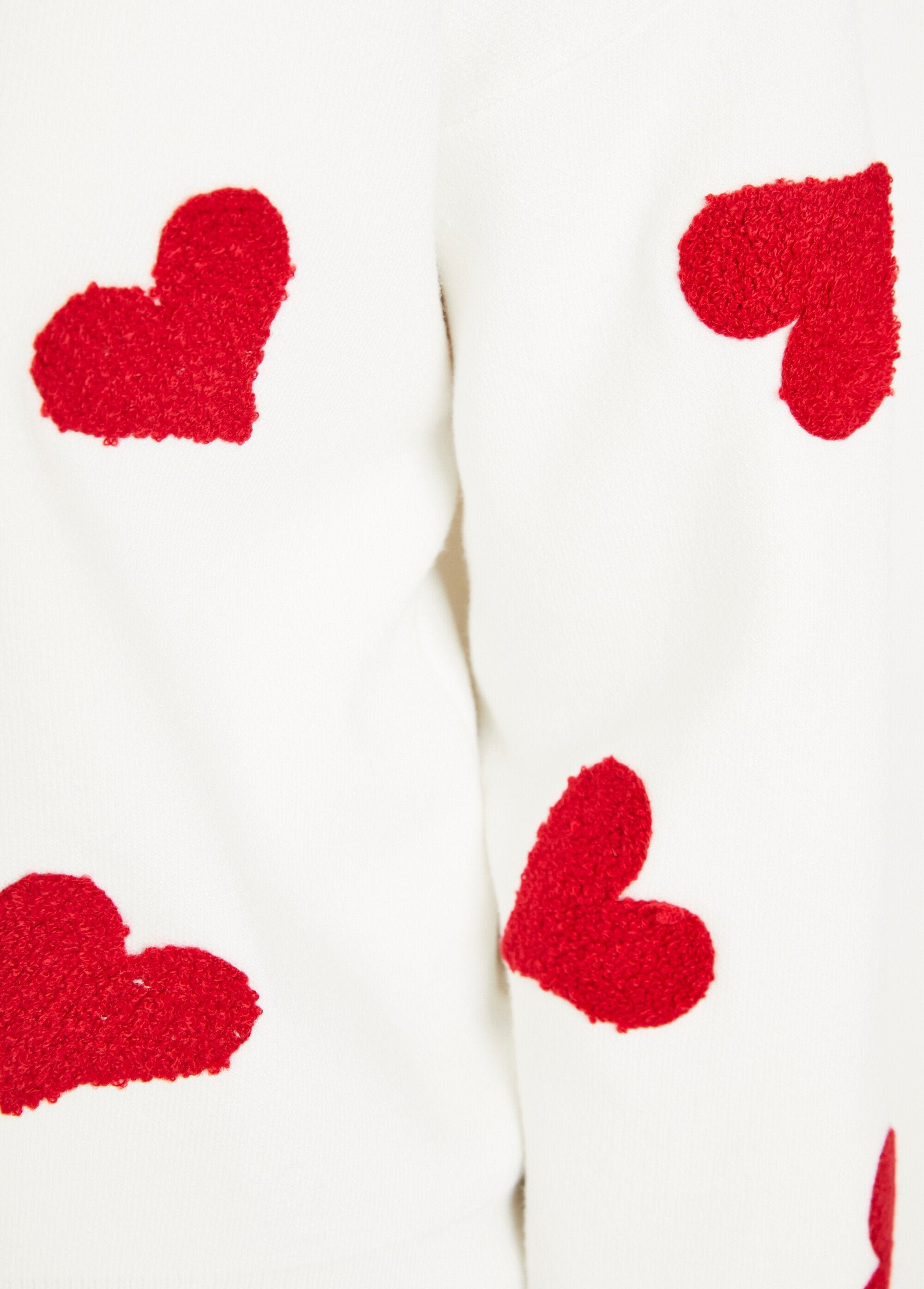 Long-sleeved_sweater_with_big_red_hearts_Ecru_and_red_DE1_slim