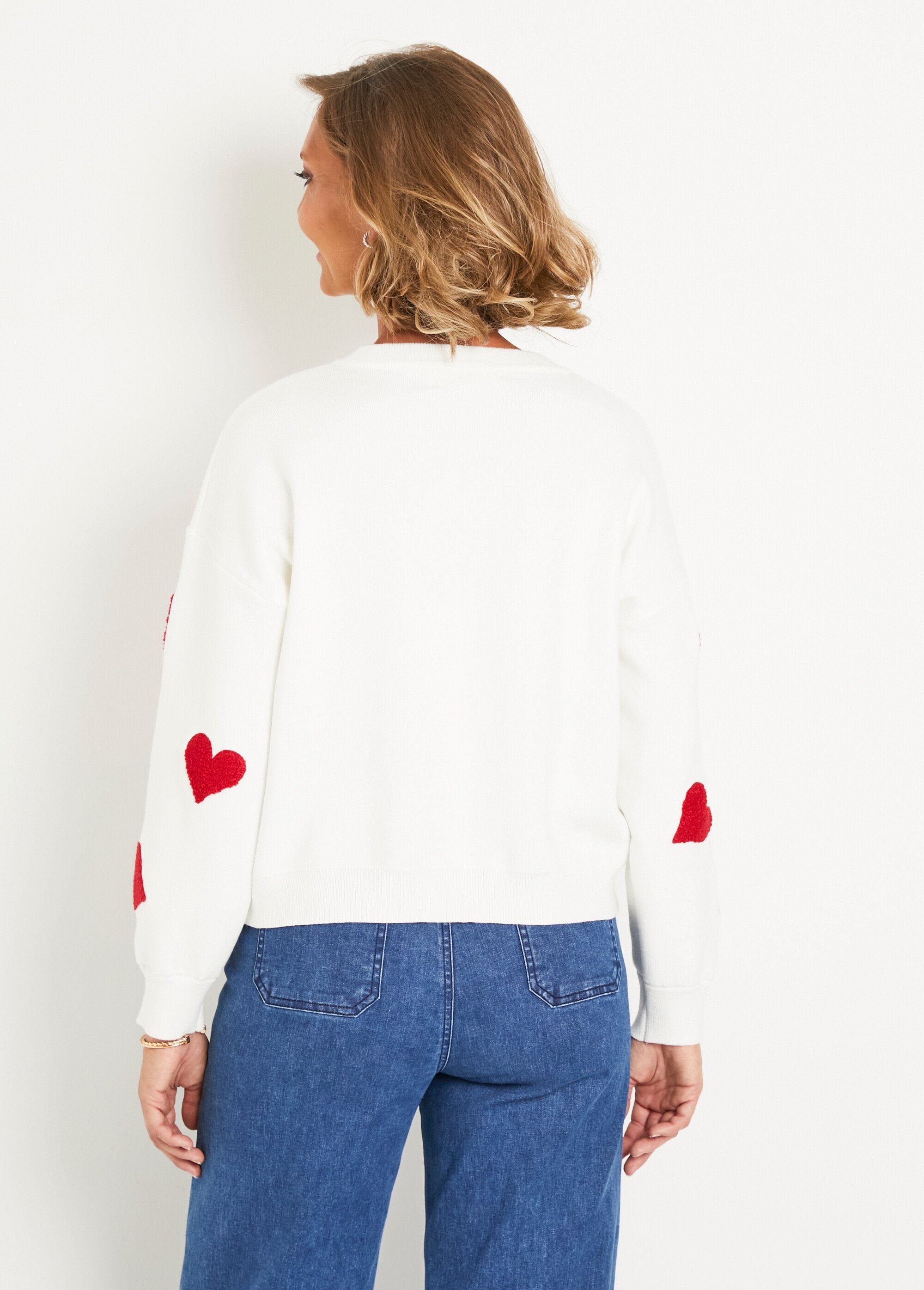 Long-sleeved_sweater_with_big_red_hearts_Ecru_and_red_DO1_slim