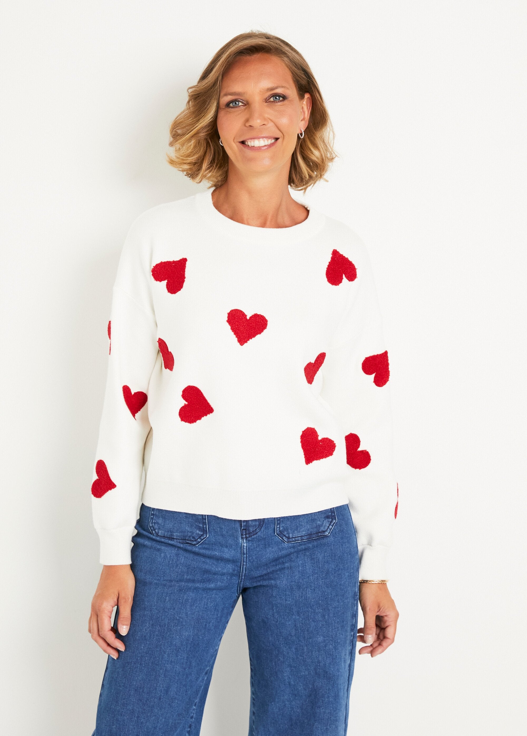 Long-sleeved_sweater_with_big_red_hearts_Ecru_and_red_FA1_slim