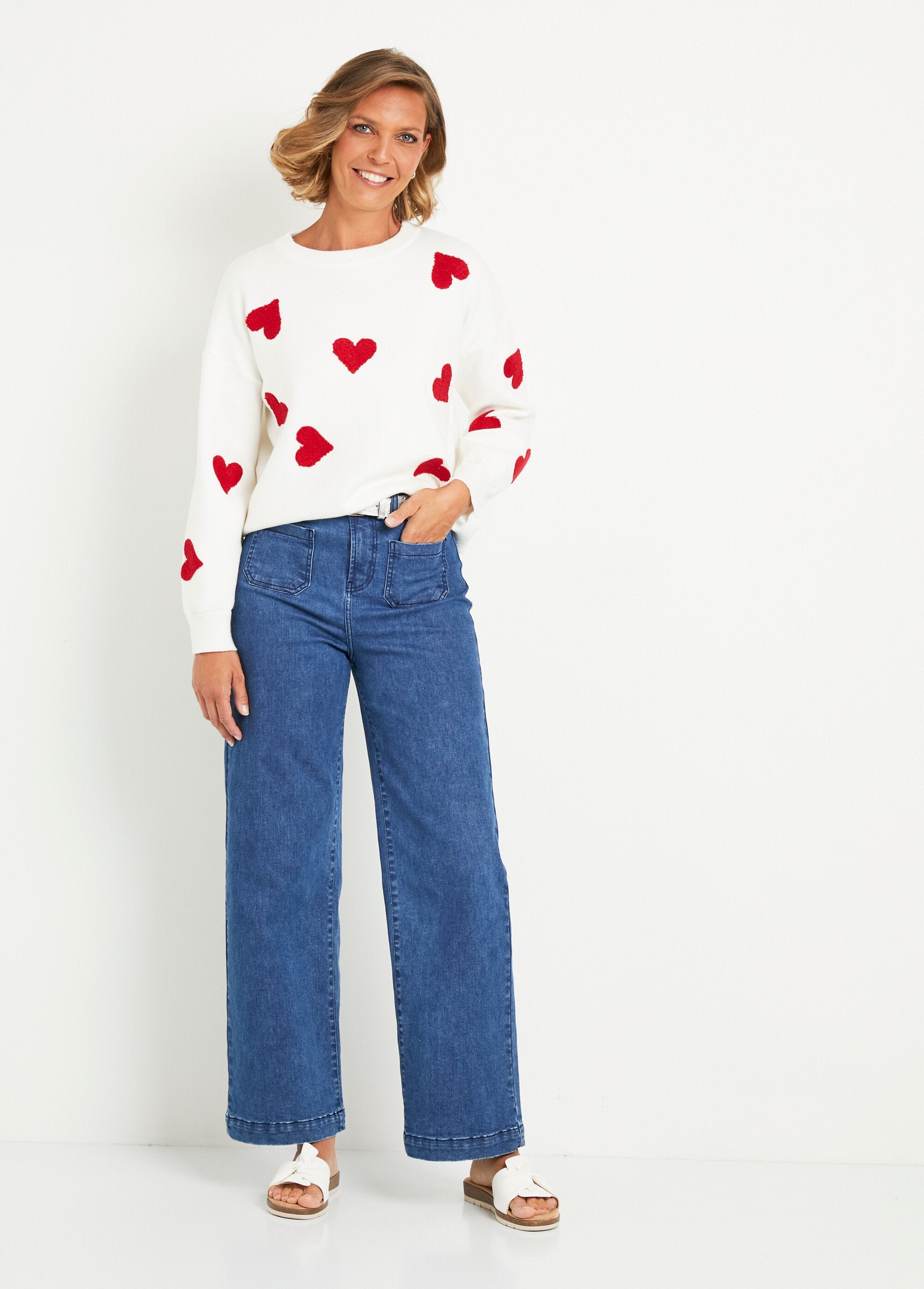 Long-sleeved_sweater_with_big_red_hearts_Ecru_and_red_SF1_slim
