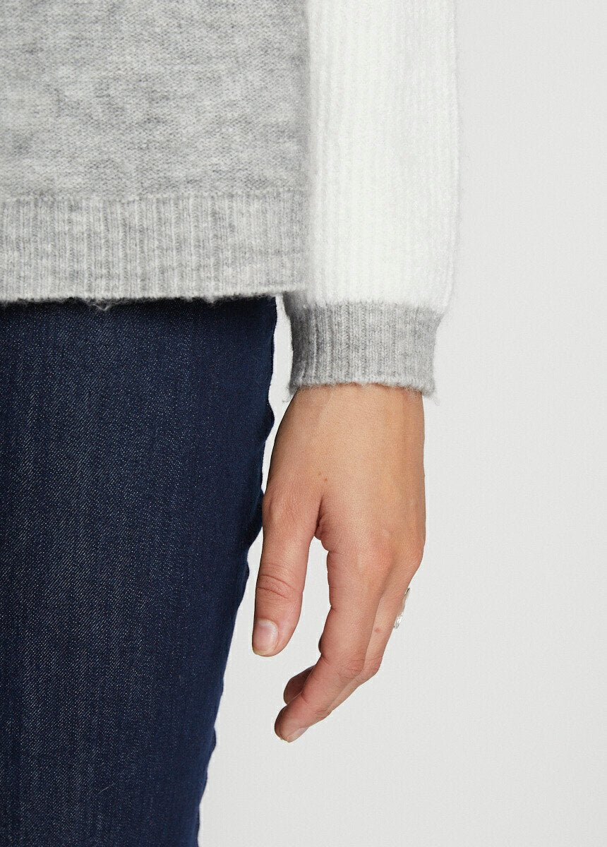Round_neck_patchwork_sweater_Beige_and_gray_DE3_slim
