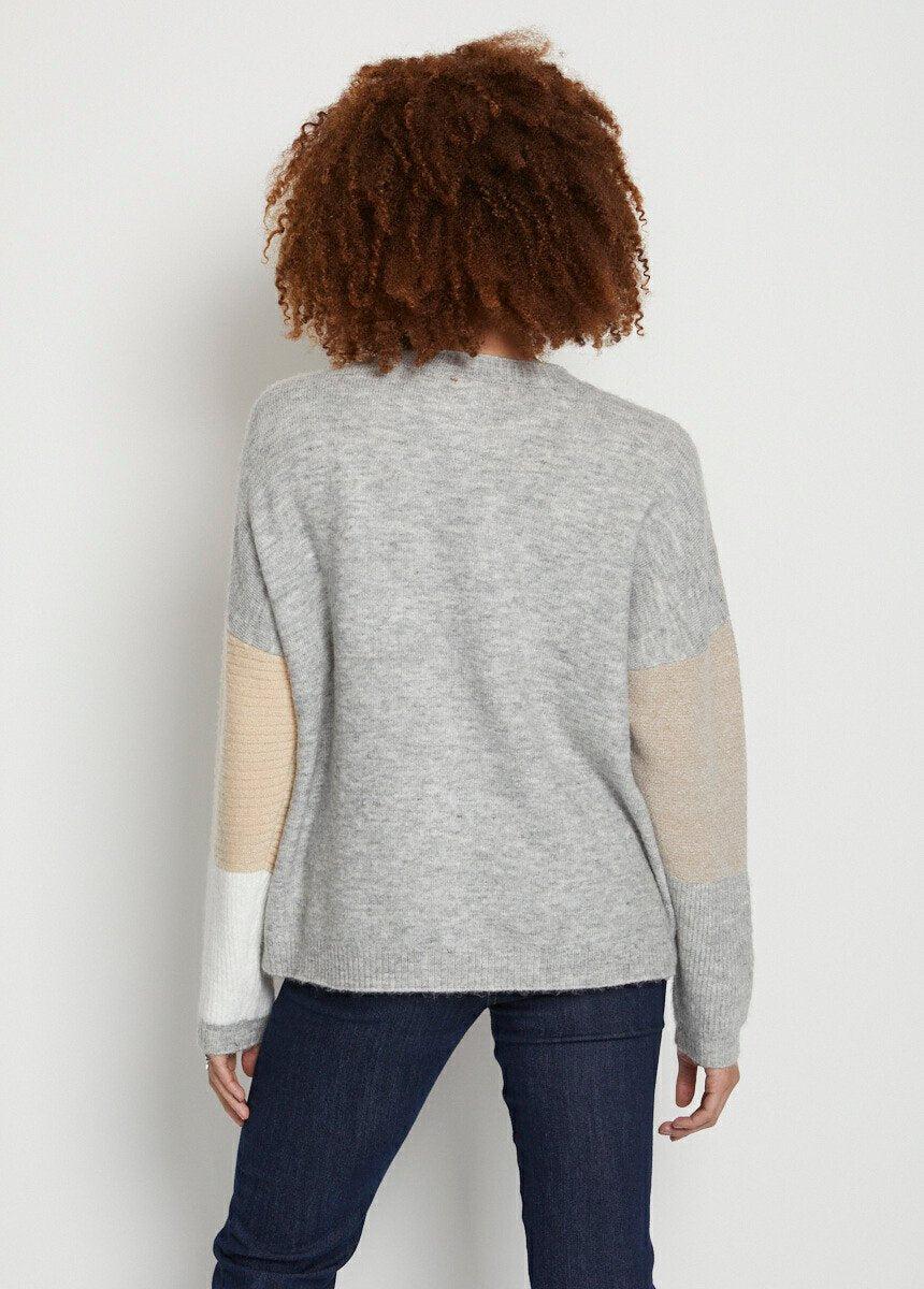 Round_neck_patchwork_sweater_Beige_and_gray_DO1_slim