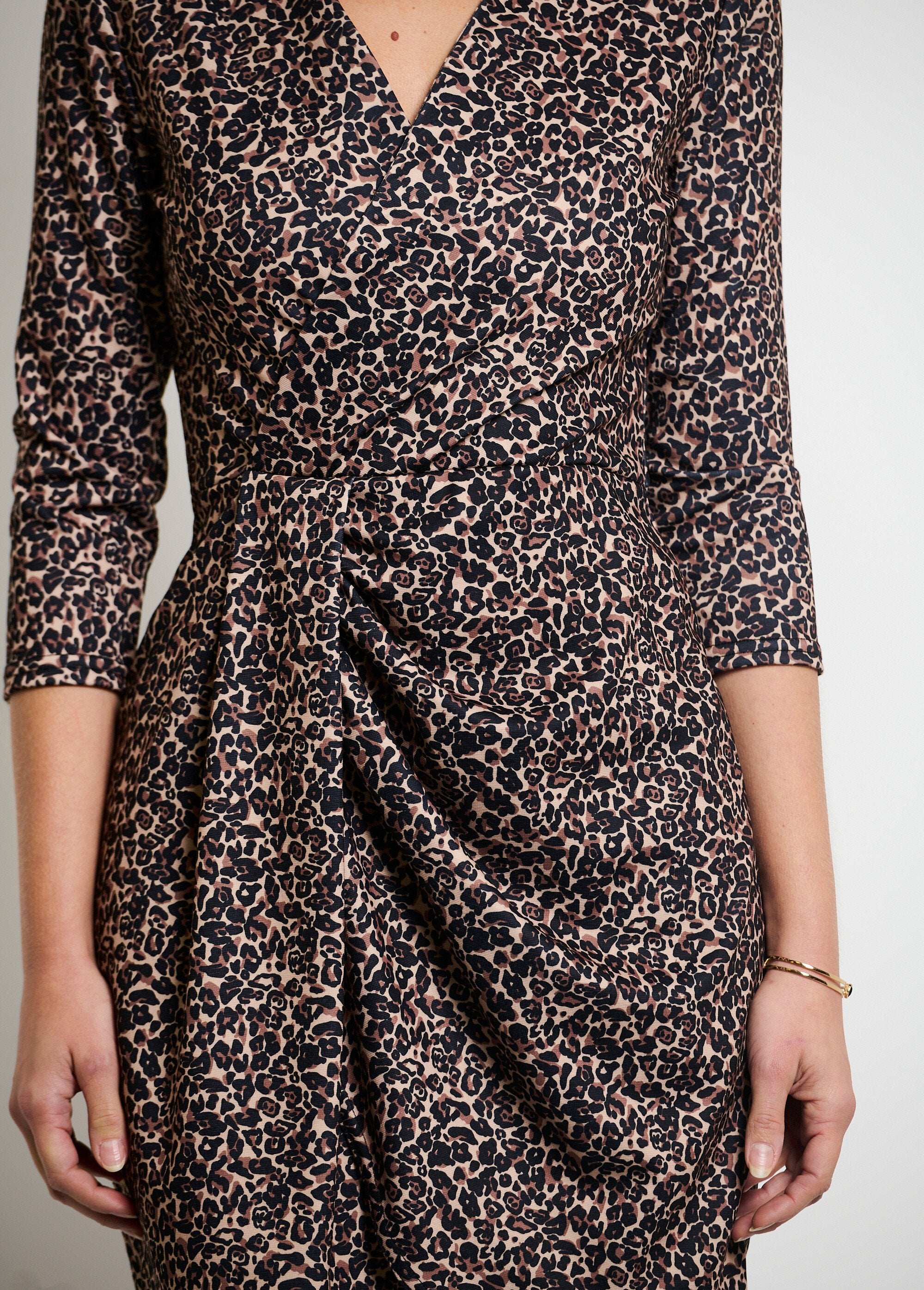 Wrap_dress_with_a_wrap_effect_Animal_DE2_slim