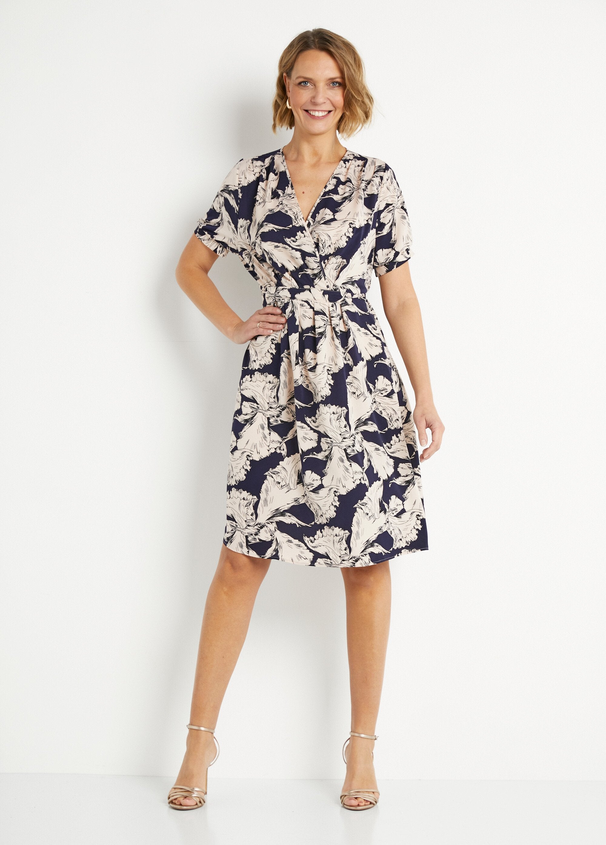 Short_wrap_dress_with_flowing_graphic_pattern_Navy_and_white_FA1_slim