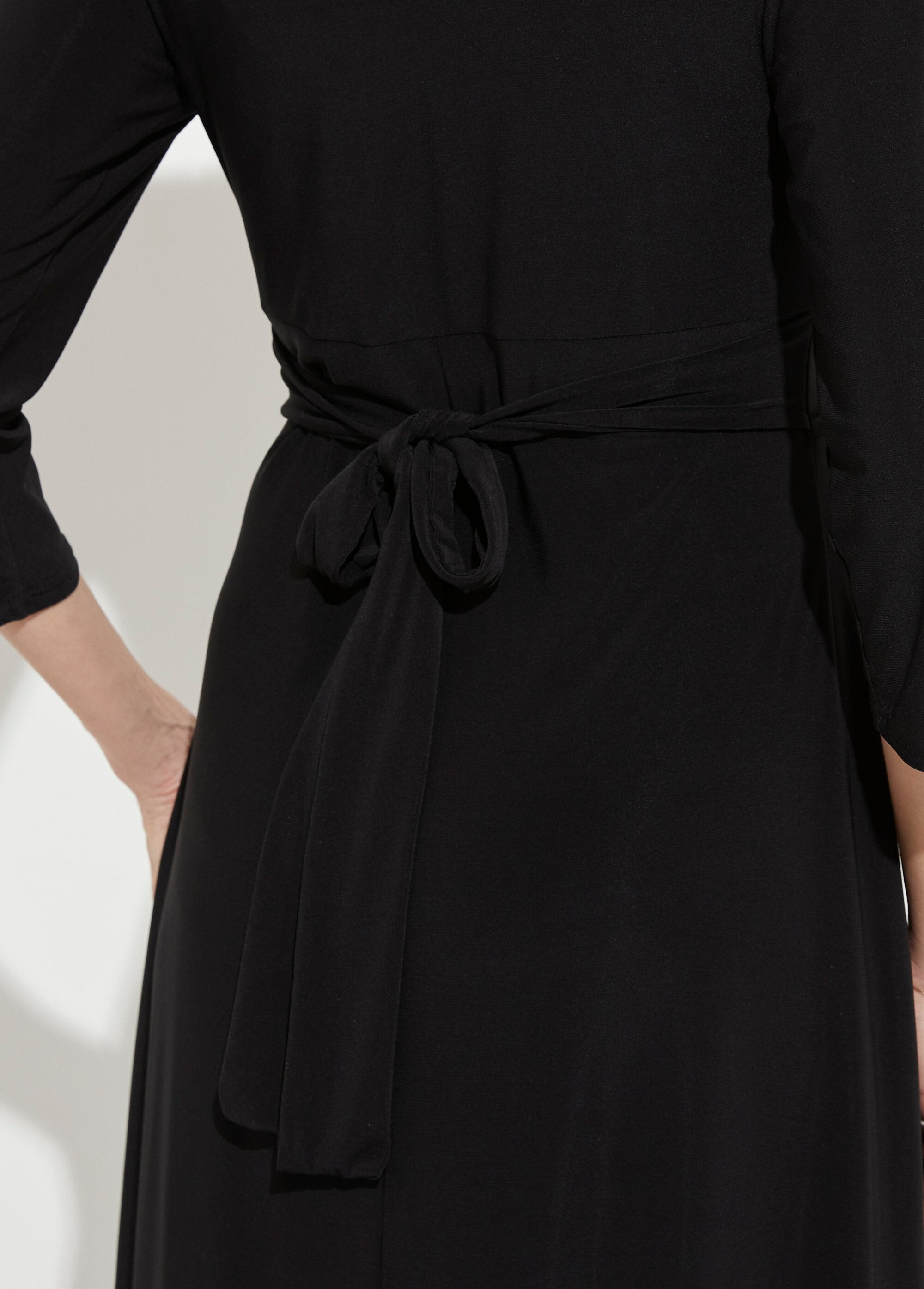 Short_V-neck_dress_with_draped_effect_and_jeweled_belt_Black_DE3_slim