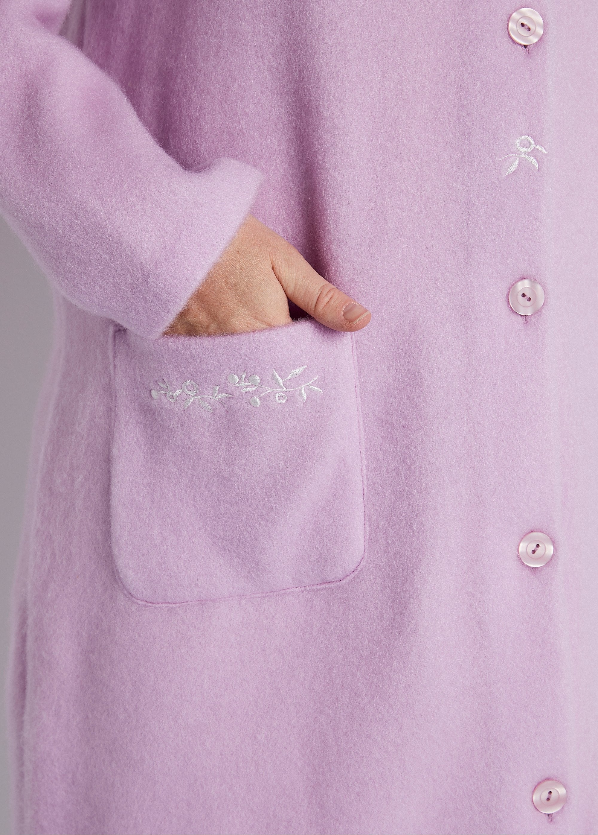 Courtelle®_warm_bathrobe_Lilac_DE2_curvy