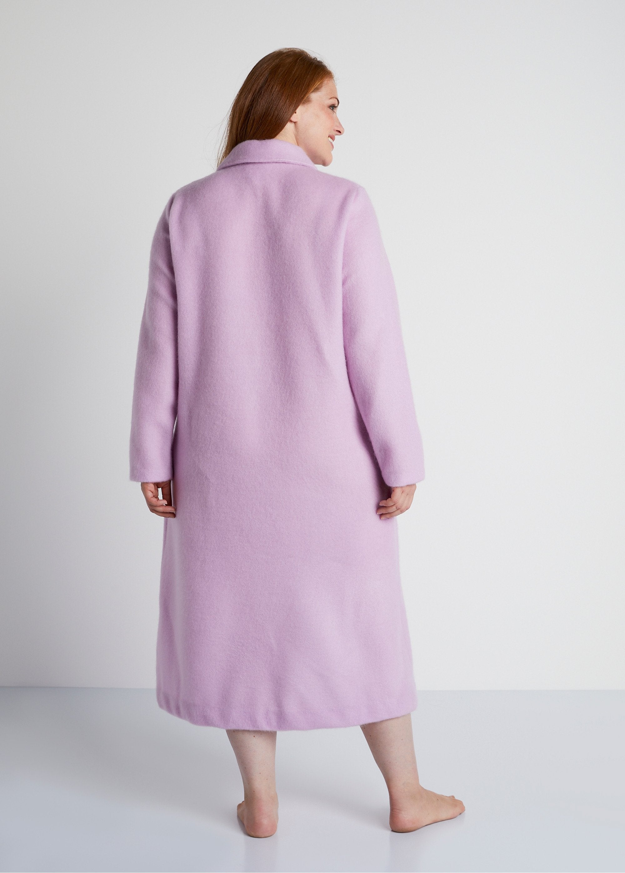 Courtelle®_warm_bathrobe_Lilac_DO1_curvy