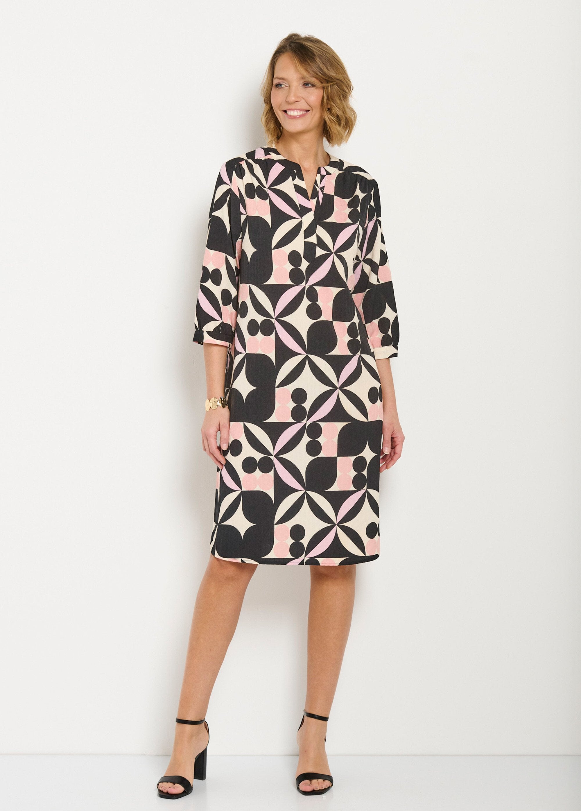 Short_straight_dress_with_3/4_sleeves_and_graphic_pattern_Black_and_pink_FA1_slim