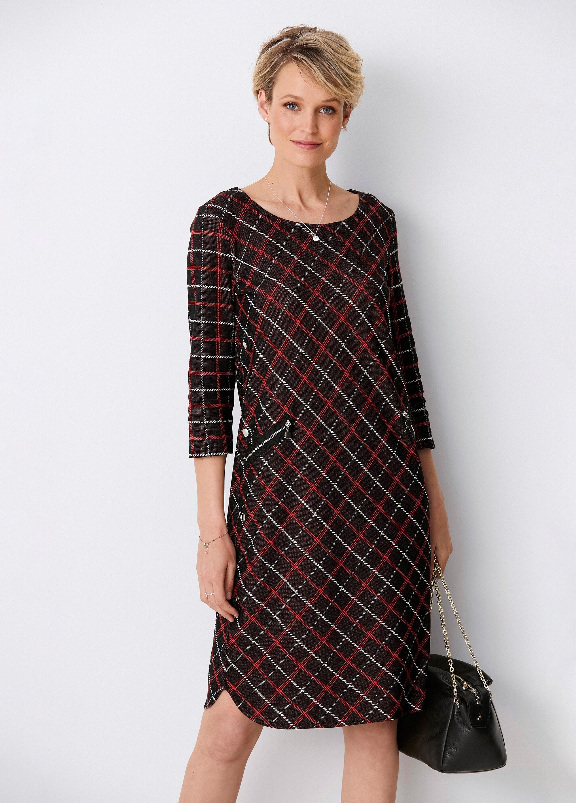 Plain_or_jacquard_knit_dress_Black_and_red_FA1_slim