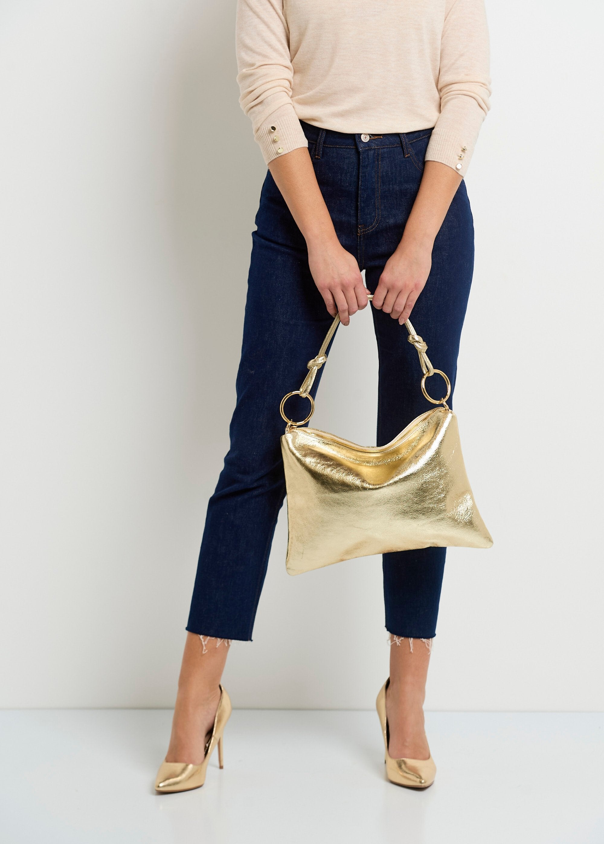 Trendy_metallic_leather_handbag_Golden_FA1_slim