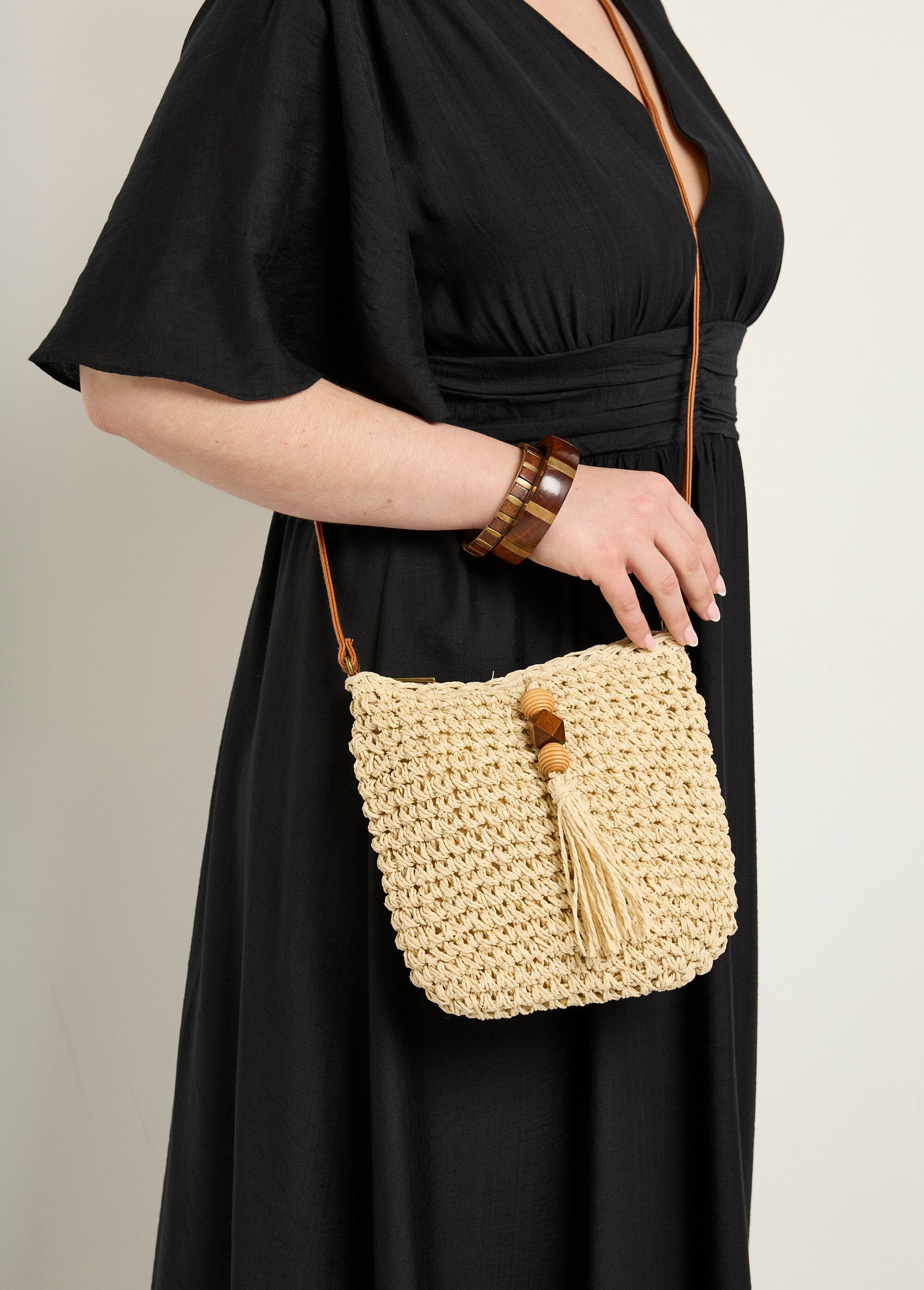 Straw_shoulder_bag,_pearl_pompom_Natural_FA1_slim
