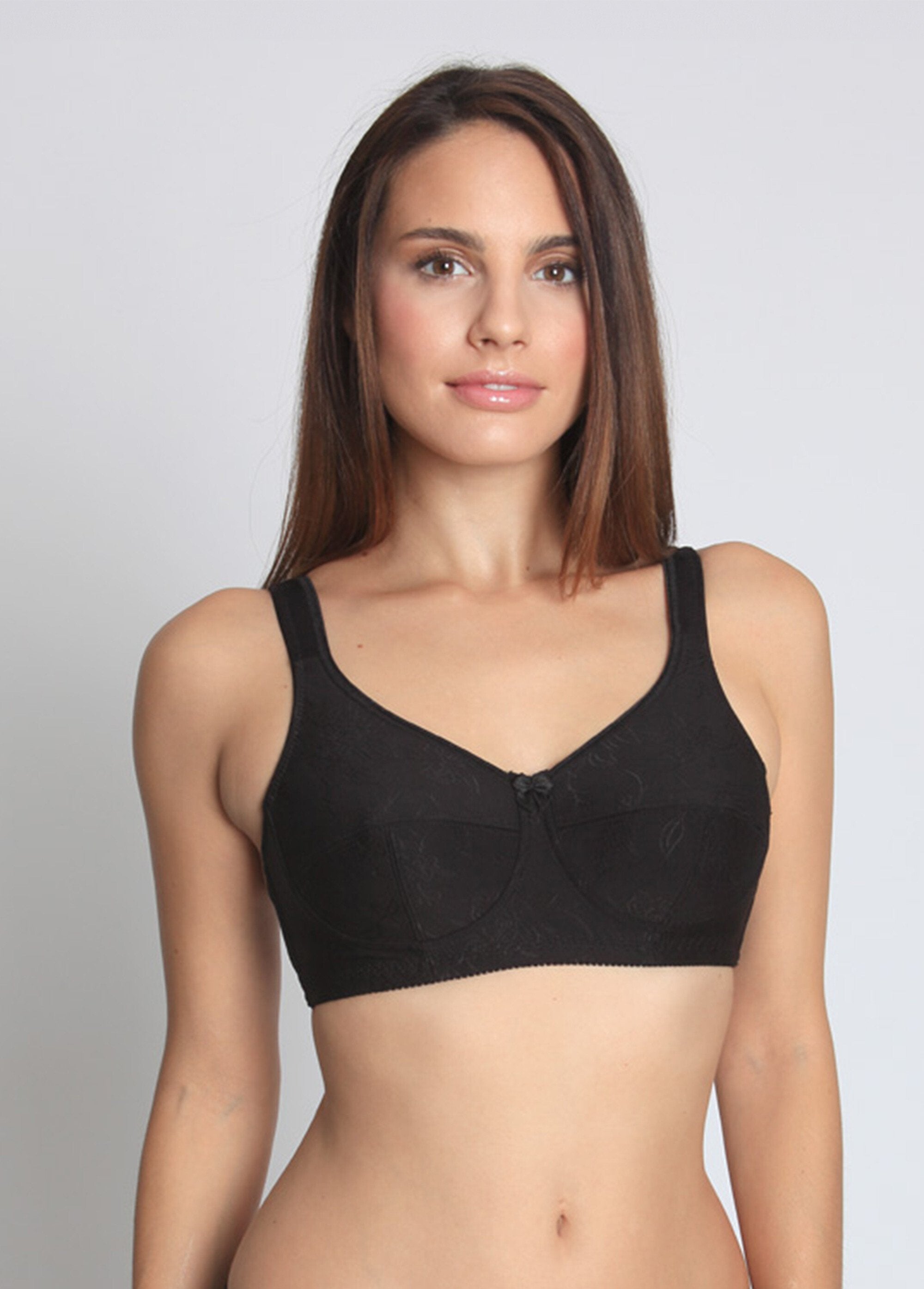 High-support_bra_Black_FA1_slim