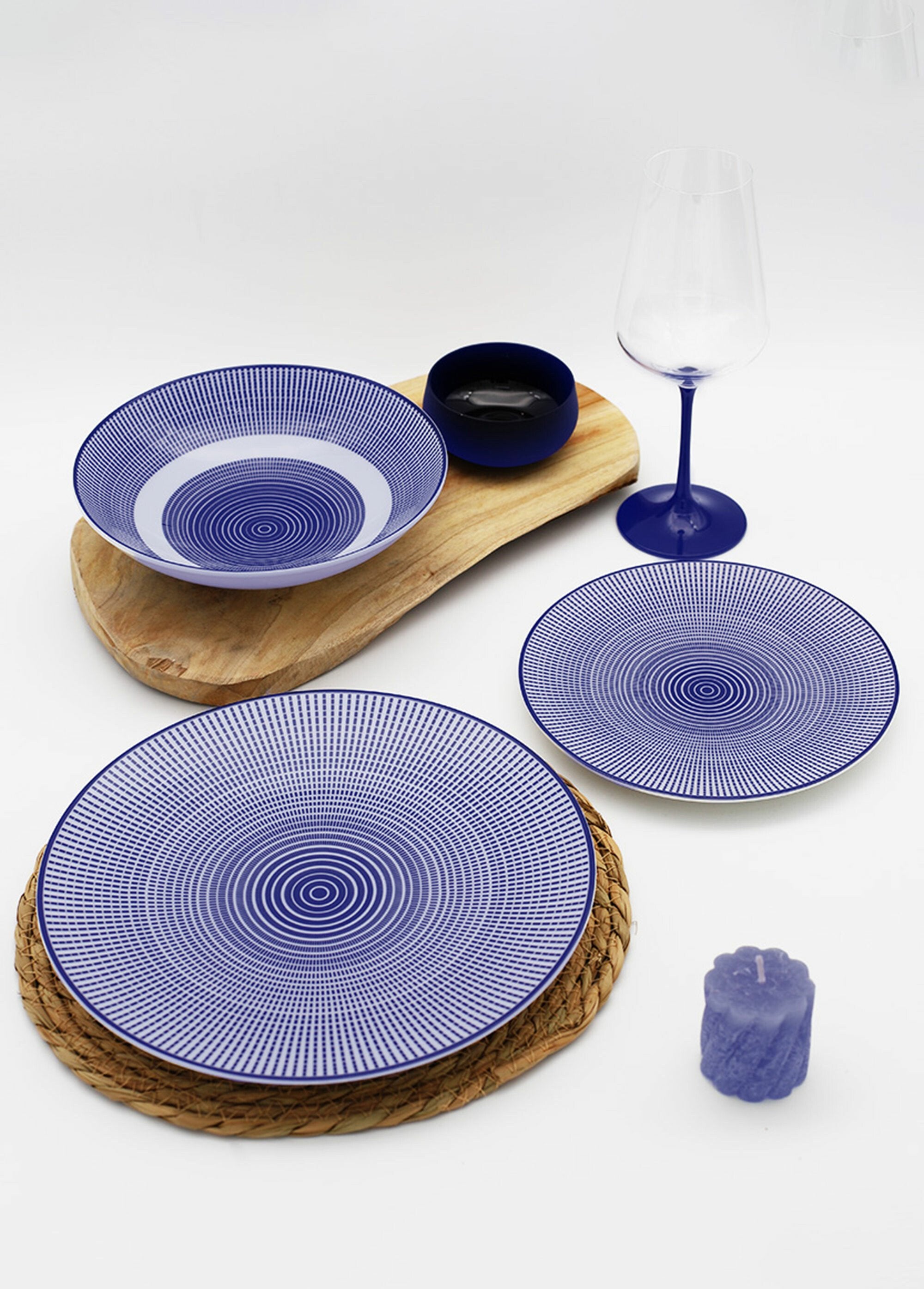 18-piece_porcelain_service,_Eda_Blue_and_white_DE3_slim