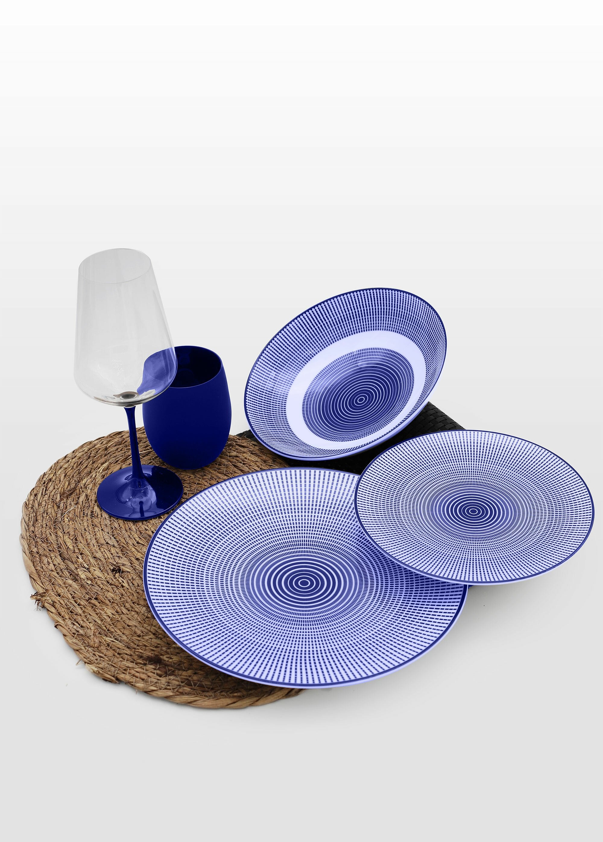 18-piece_porcelain_service,_Eda_Blue_and_white_FA1_slim