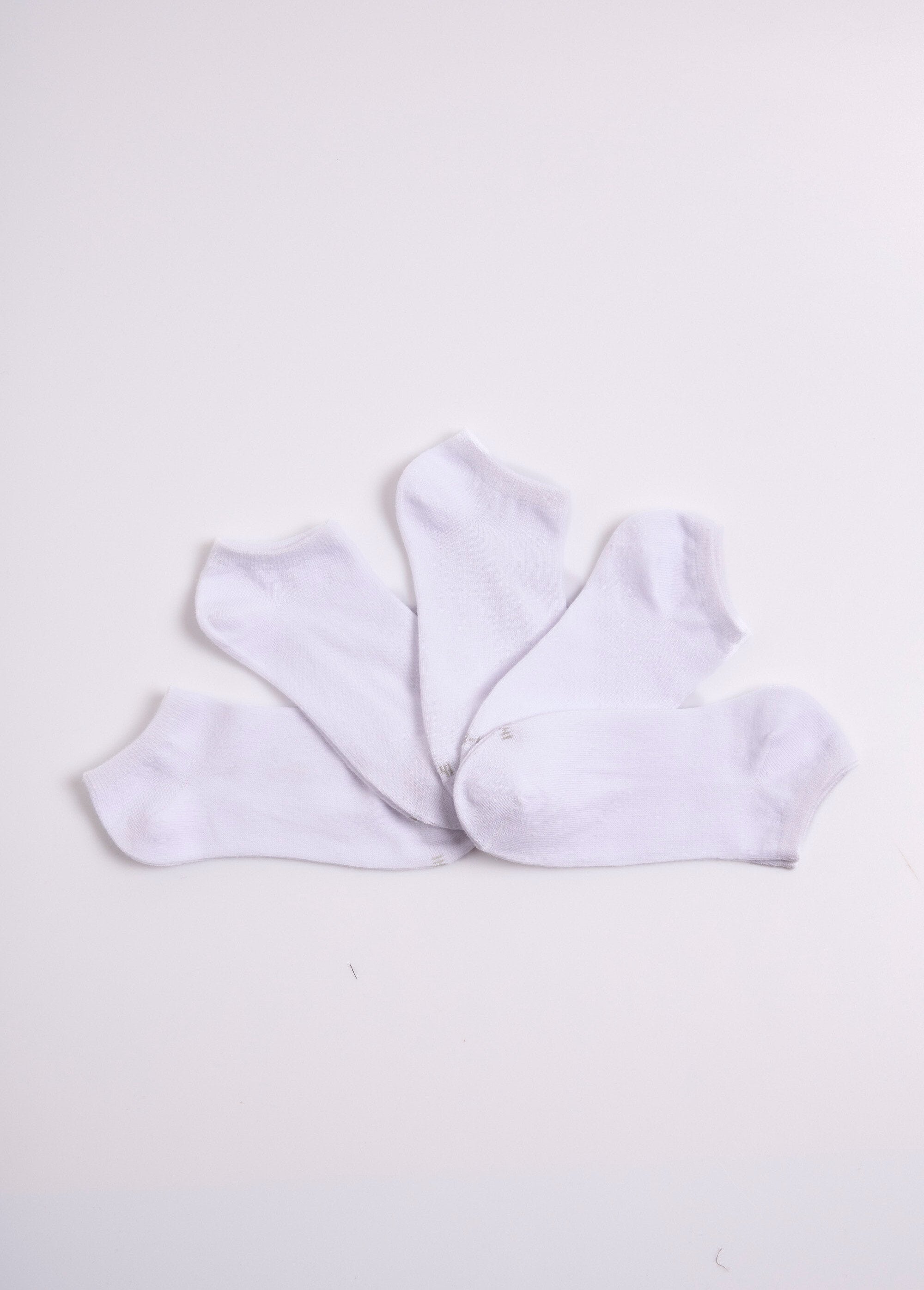 Low_socks,_plain_light_White_FA1_slim