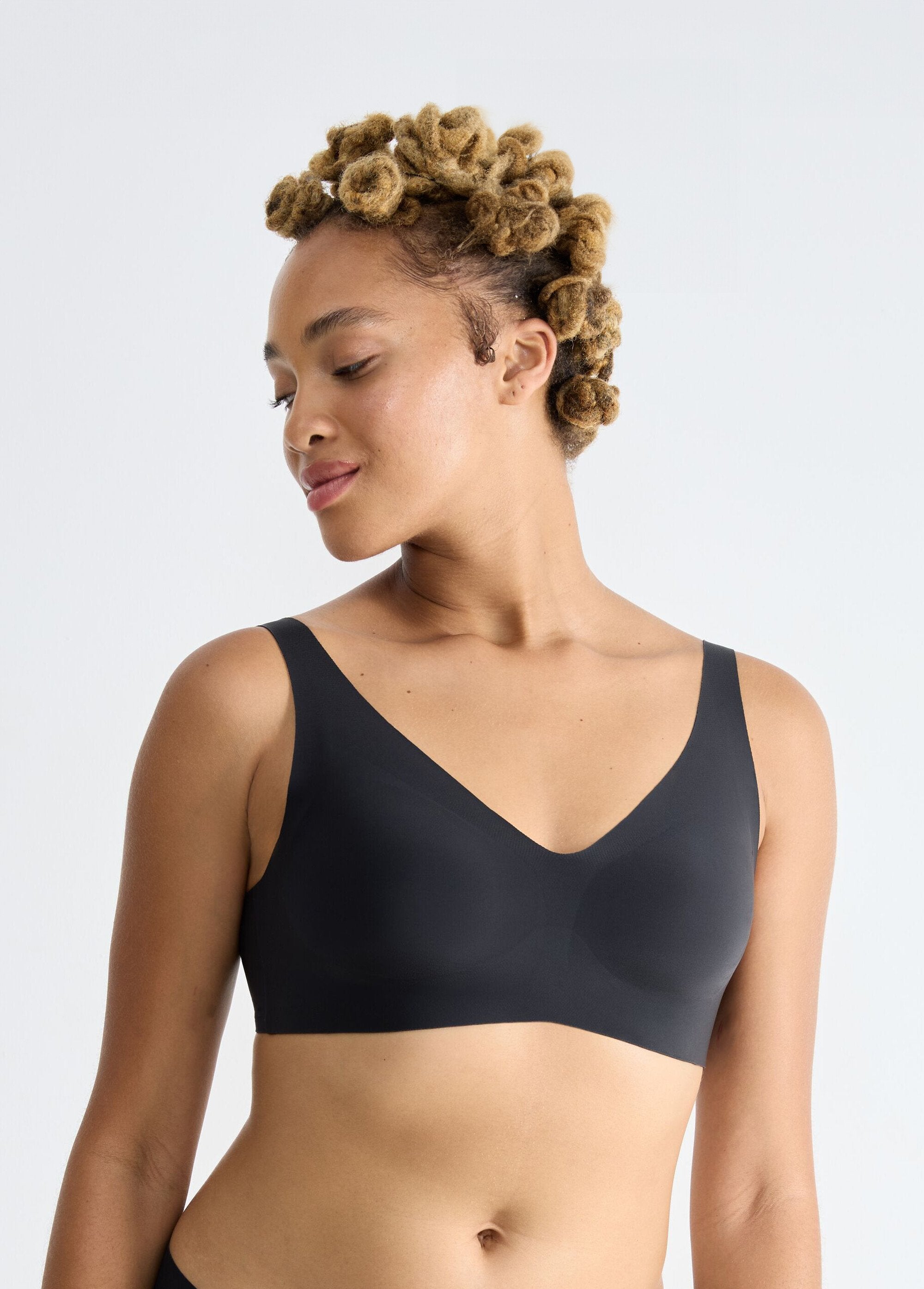 Invisible_microfiber_bra_Black_FA1_slim