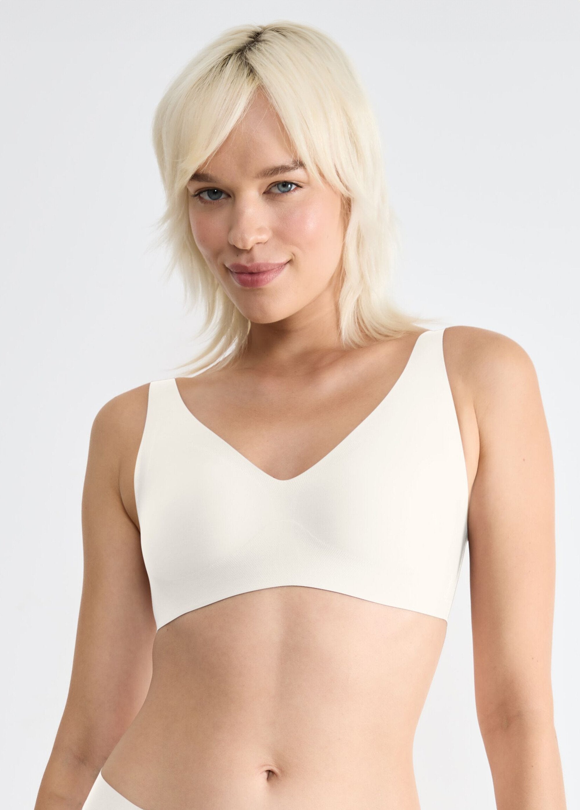 Invisible_microfiber_bra_White_FA1_slim