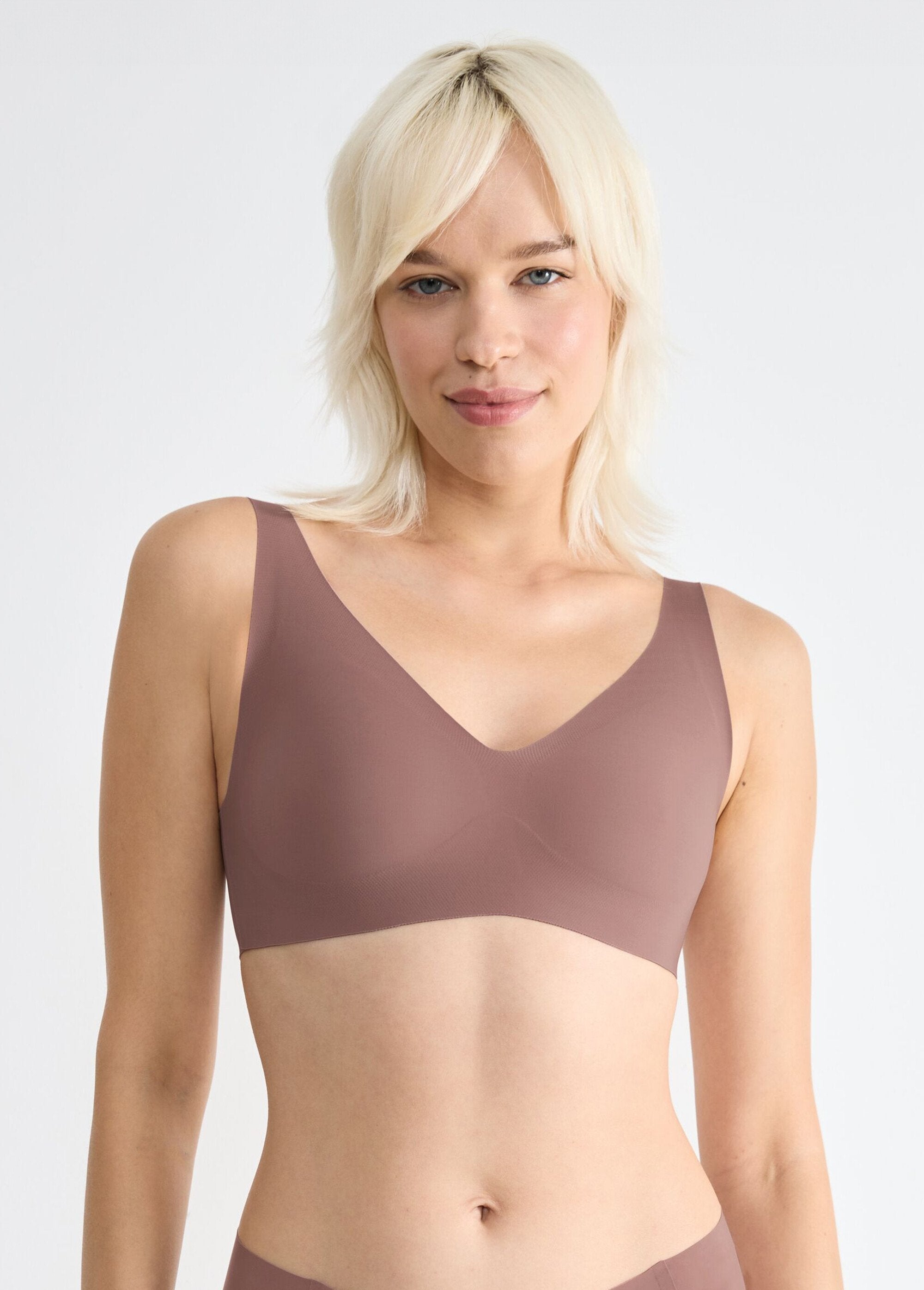 Invisible_microfiber_bra_Cocoa_FA1_slim