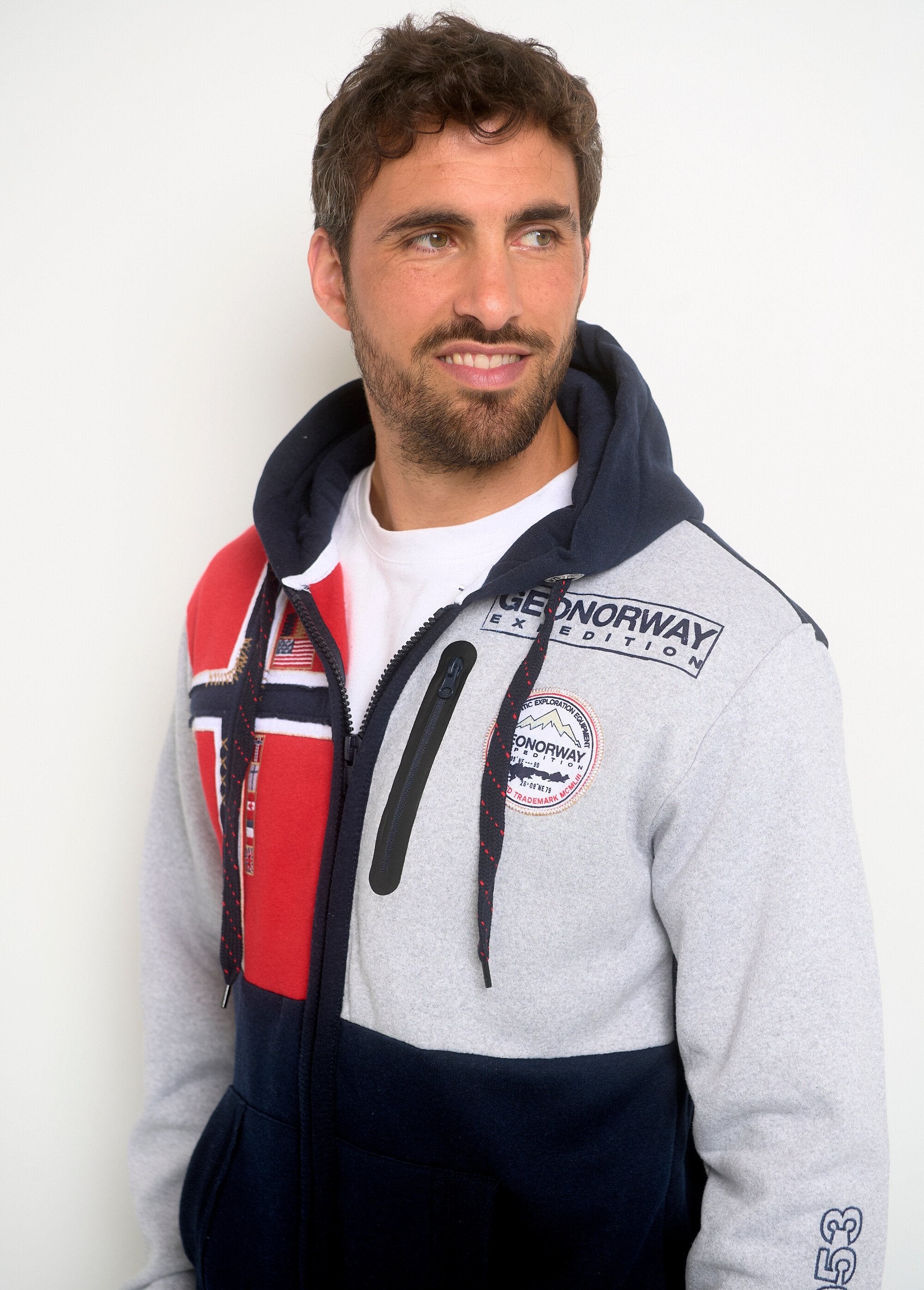 Hooded_sweatshirt_with_zipped_pockets_and_logo_Grey_mix_DE1_slim