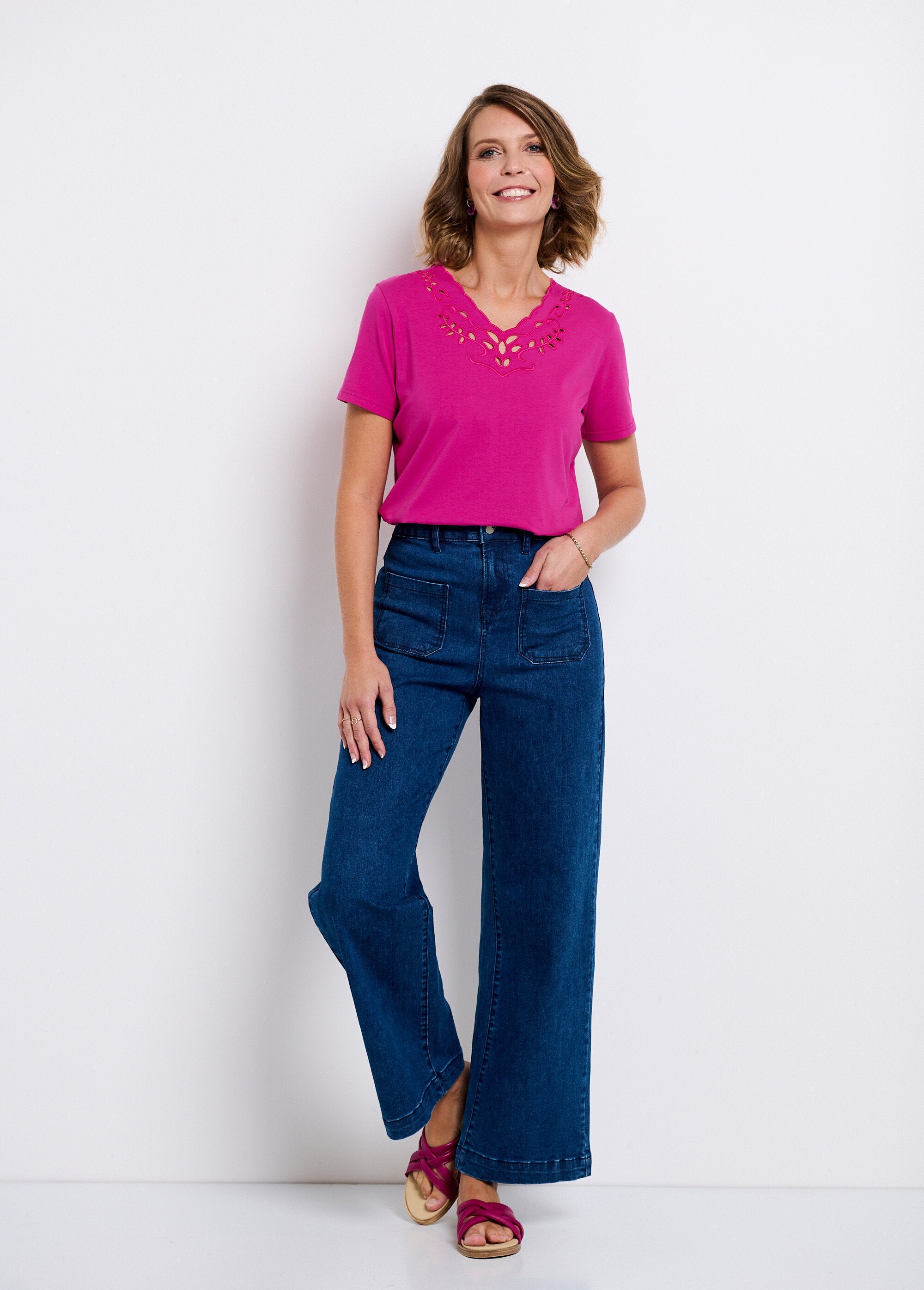 Embroidered_openwork_V-neck_T-shirt_Parma_SF1_slim