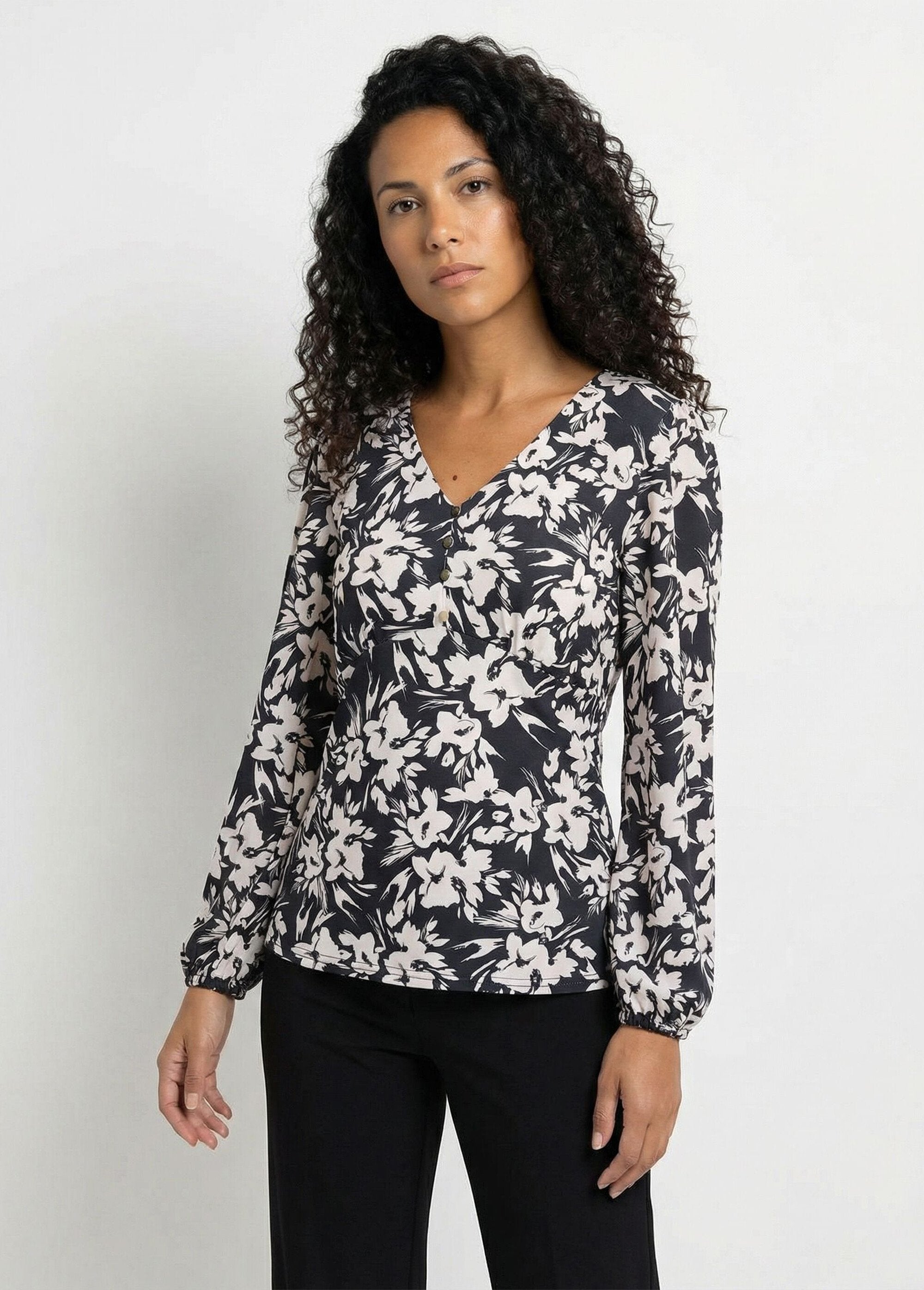 V-neck_button-down_flared_printed_T-shirt_Black_FA1_slim