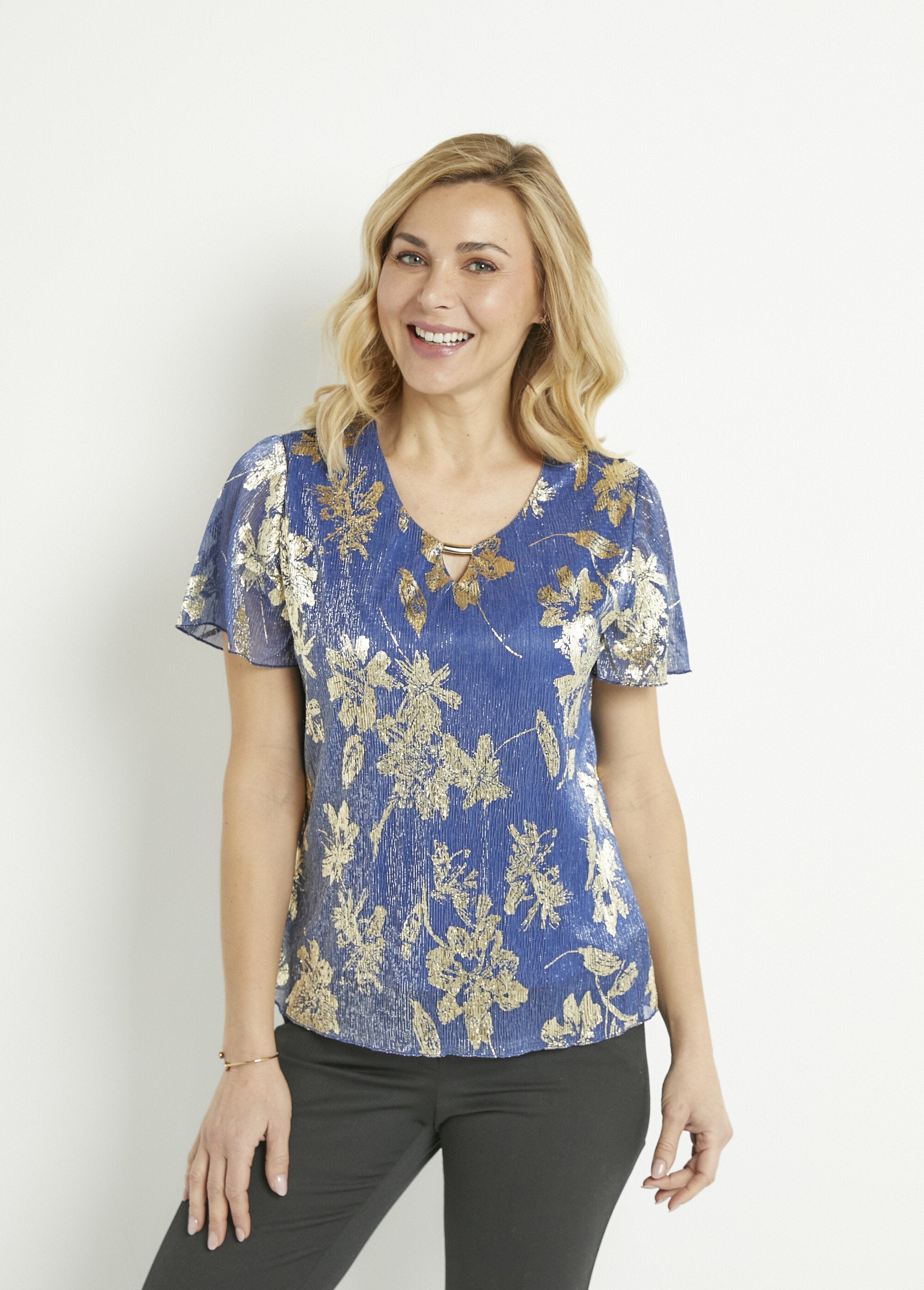 Cropped_T-shirt_with_golden_foliage_print_Blue_FA1_slim