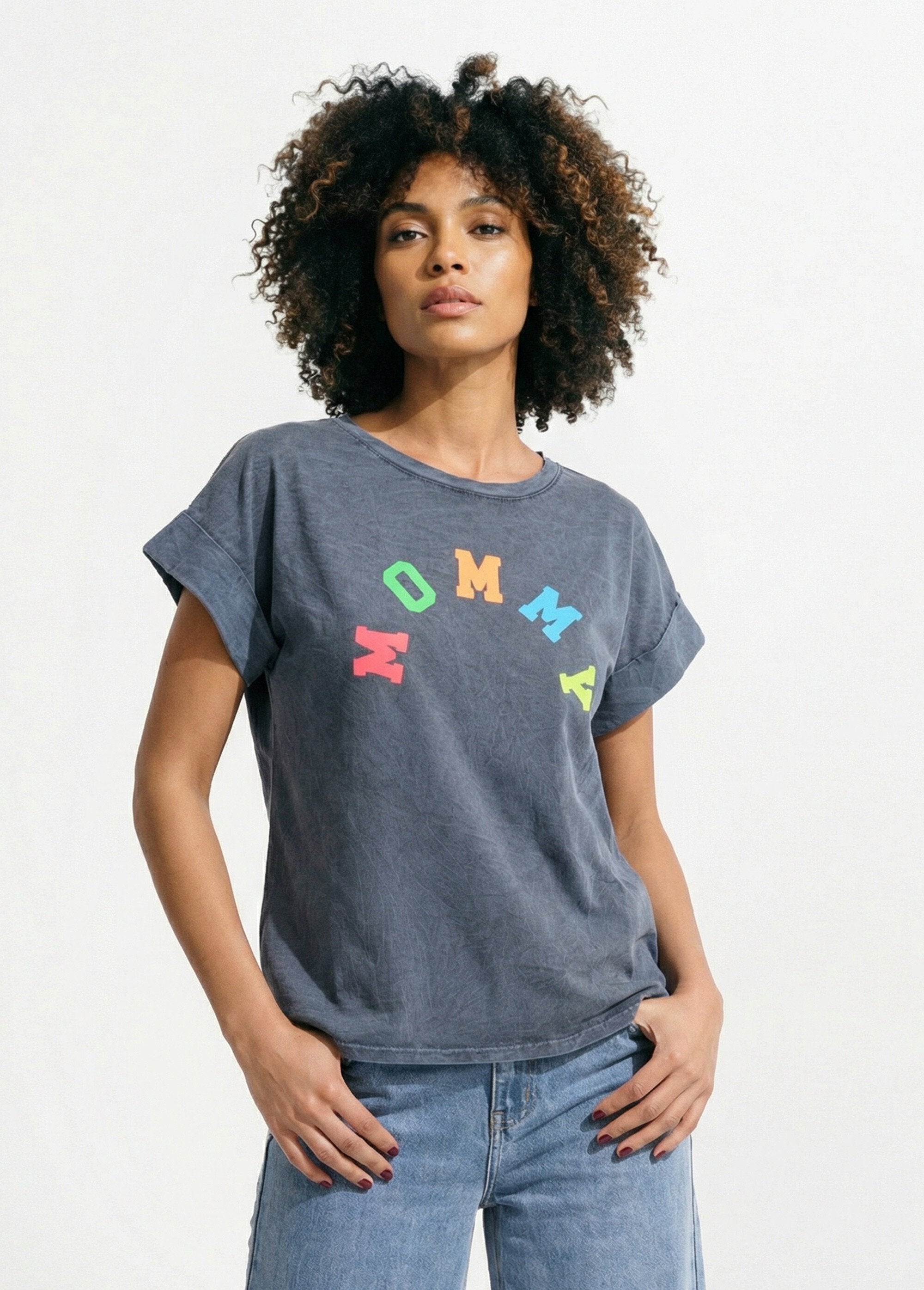 Faded_T-shirt_with_"Mommy"_inscription_Gray_FA1_slim