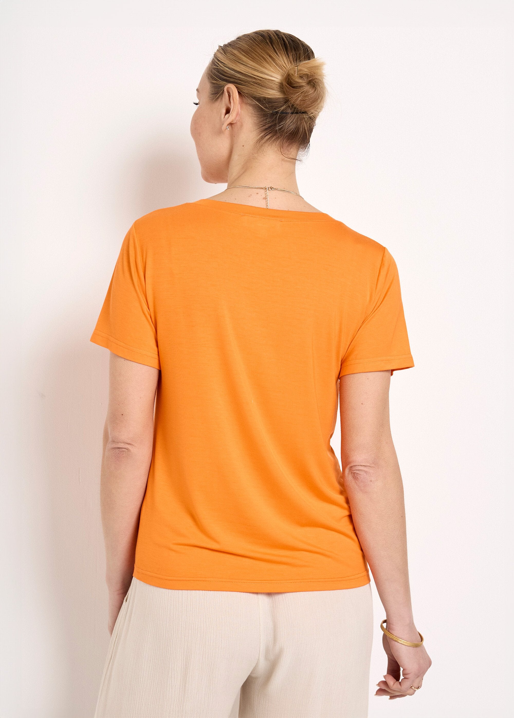 Short-sleeved_V-neck_fluid_t-shirt_Orange_DO1_slim