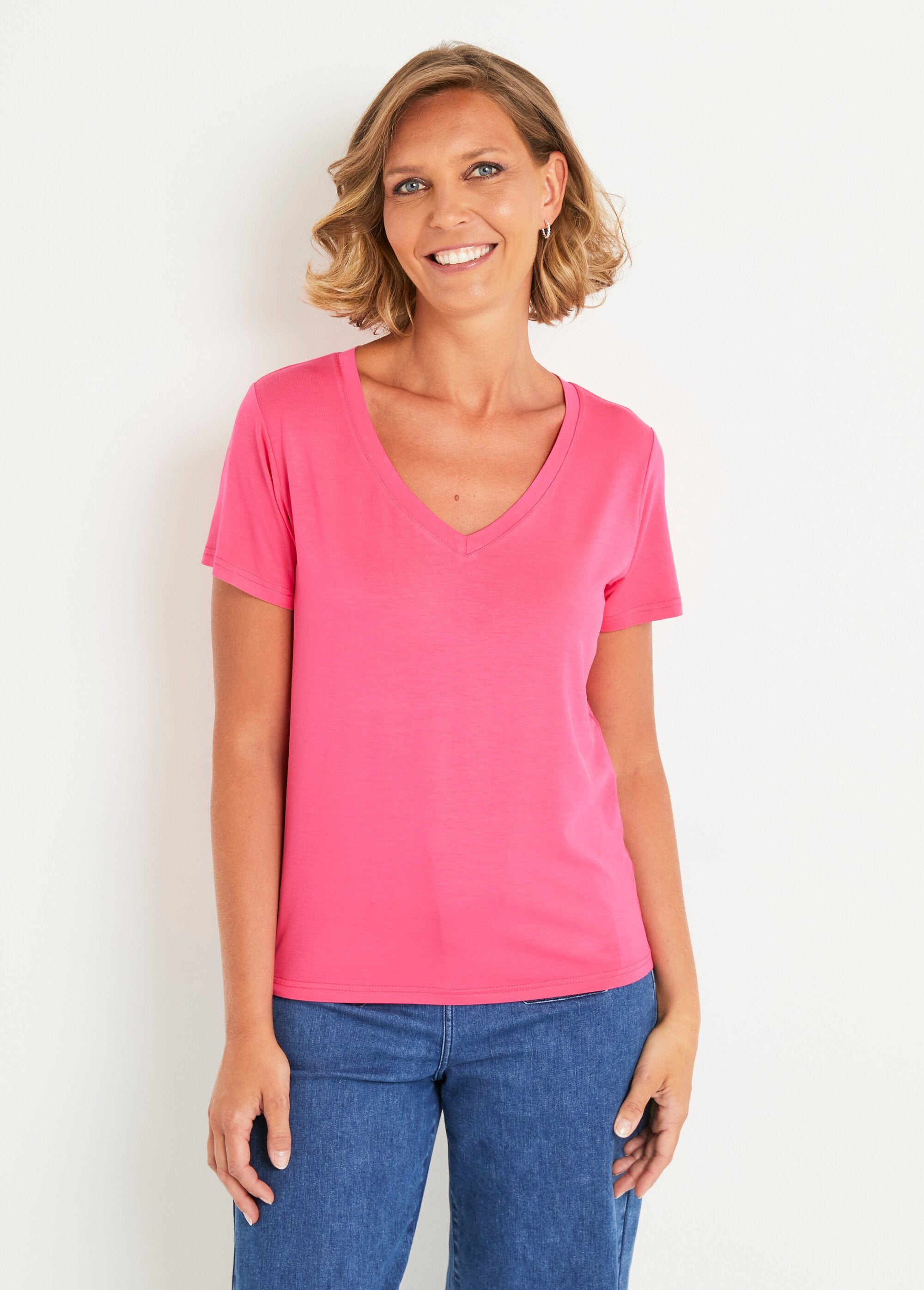 Short-sleeved_V-neck_fluid_t-shirt_Fuchsia_FA1_slim