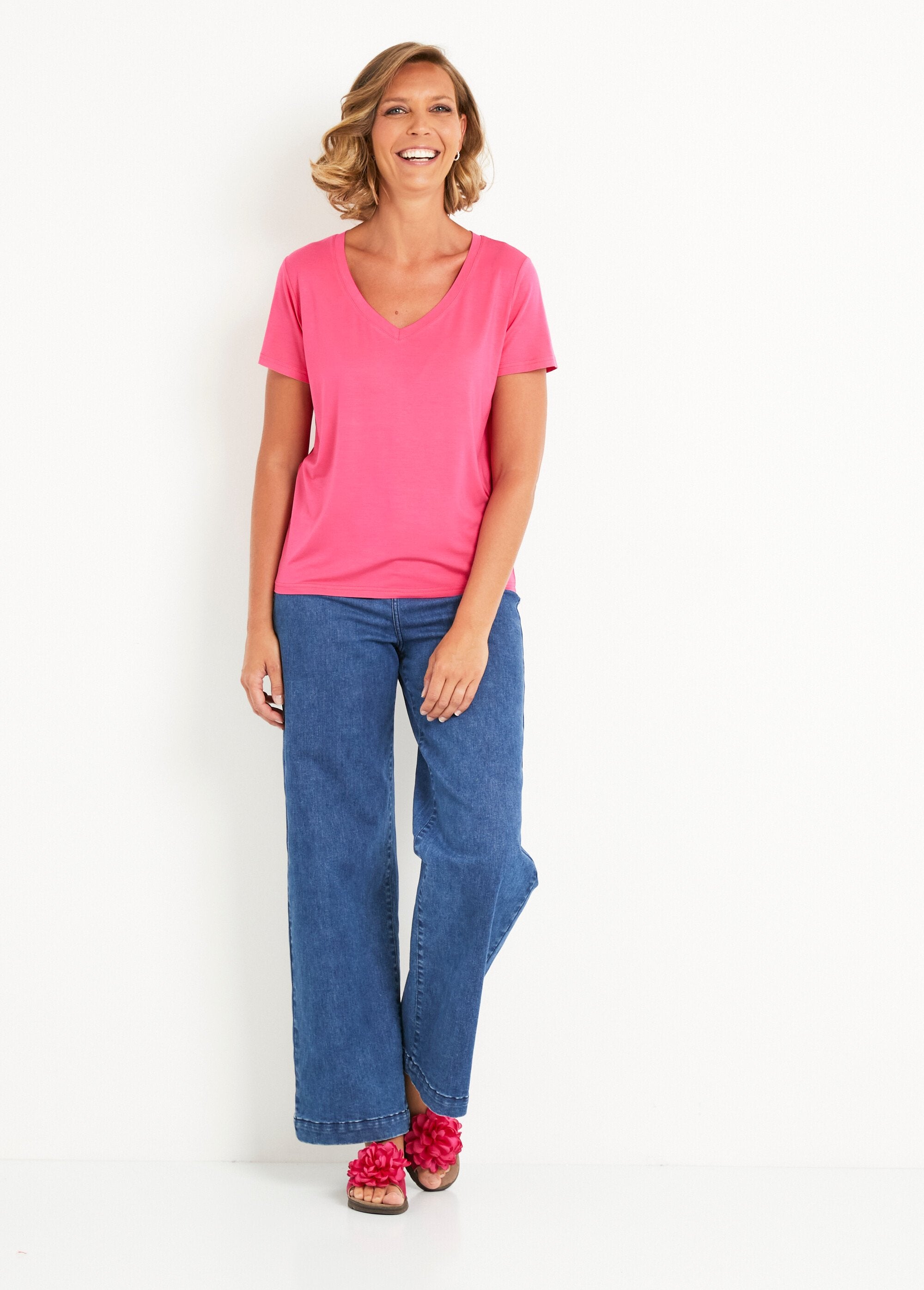 Short-sleeved_V-neck_fluid_t-shirt_Fuchsia_SF1_slim