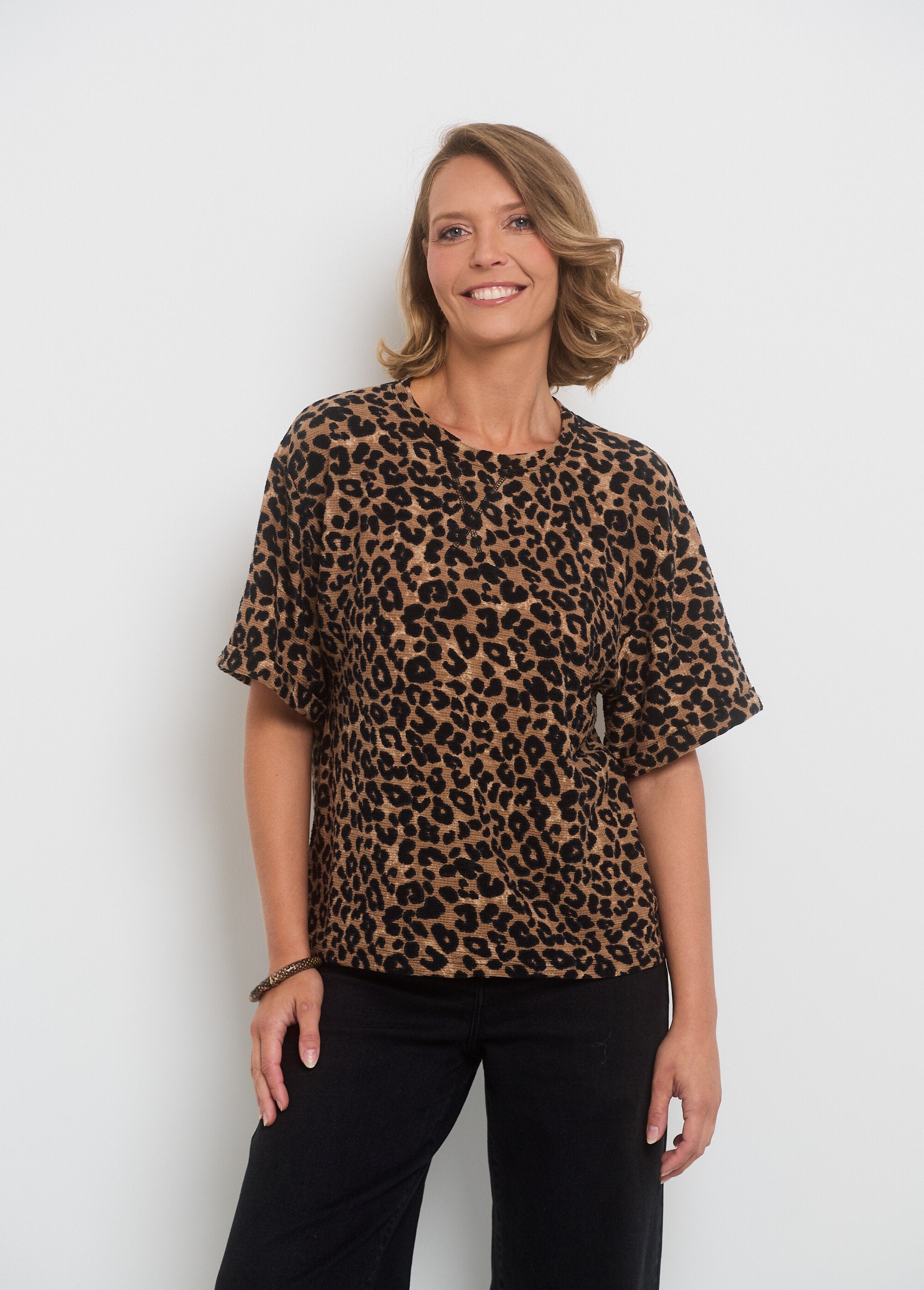 Leopard_textured_knit_crew_neck_t-shirt_Leopard_FA1_slim
