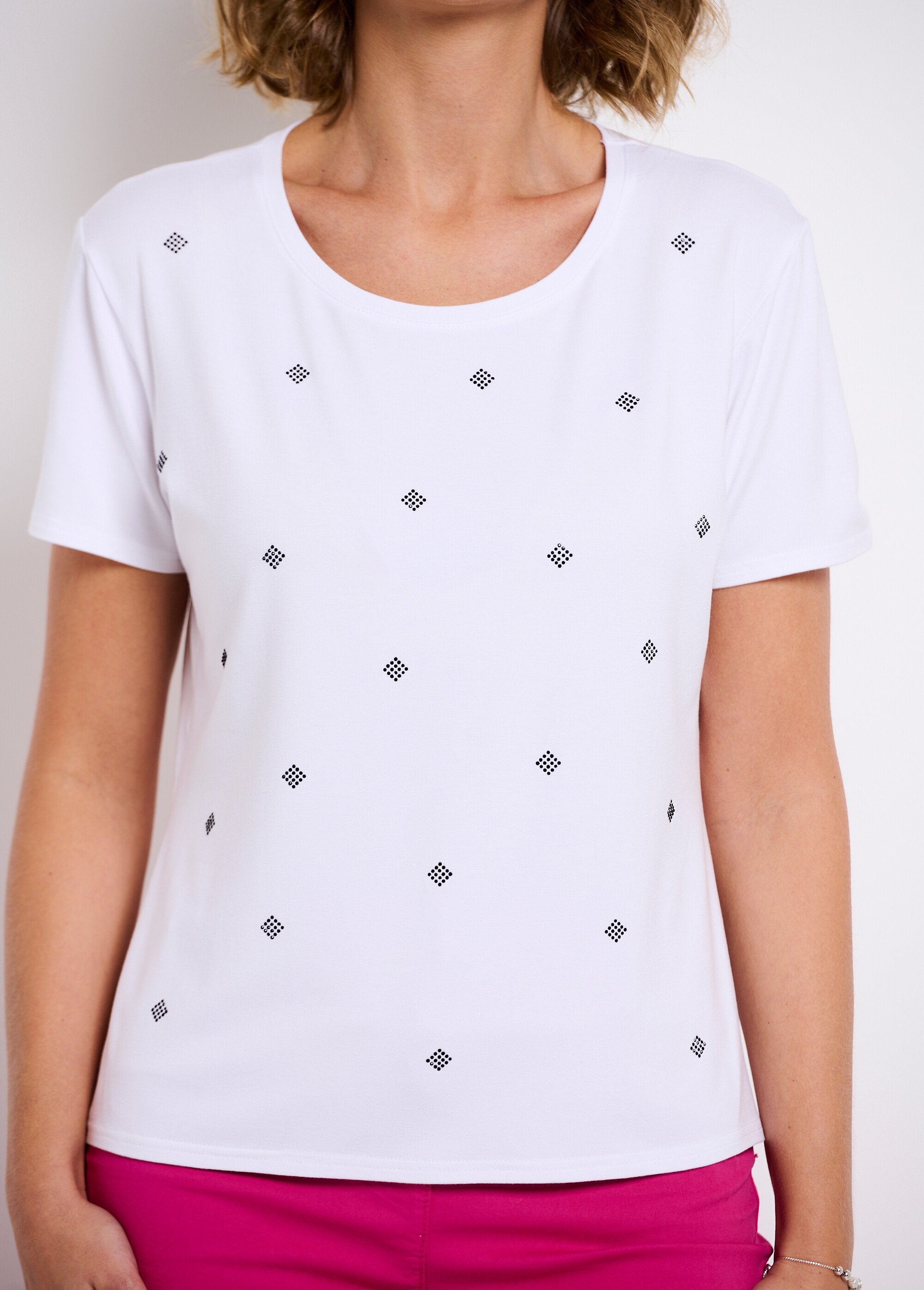 Plain_rhinestone_round_neck_short_sleeve_t-shirt_White_DE1_slim