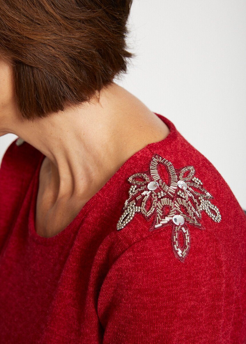 Plain_T-shirt_with_costume_jewelry_details_Red_DE1_slim