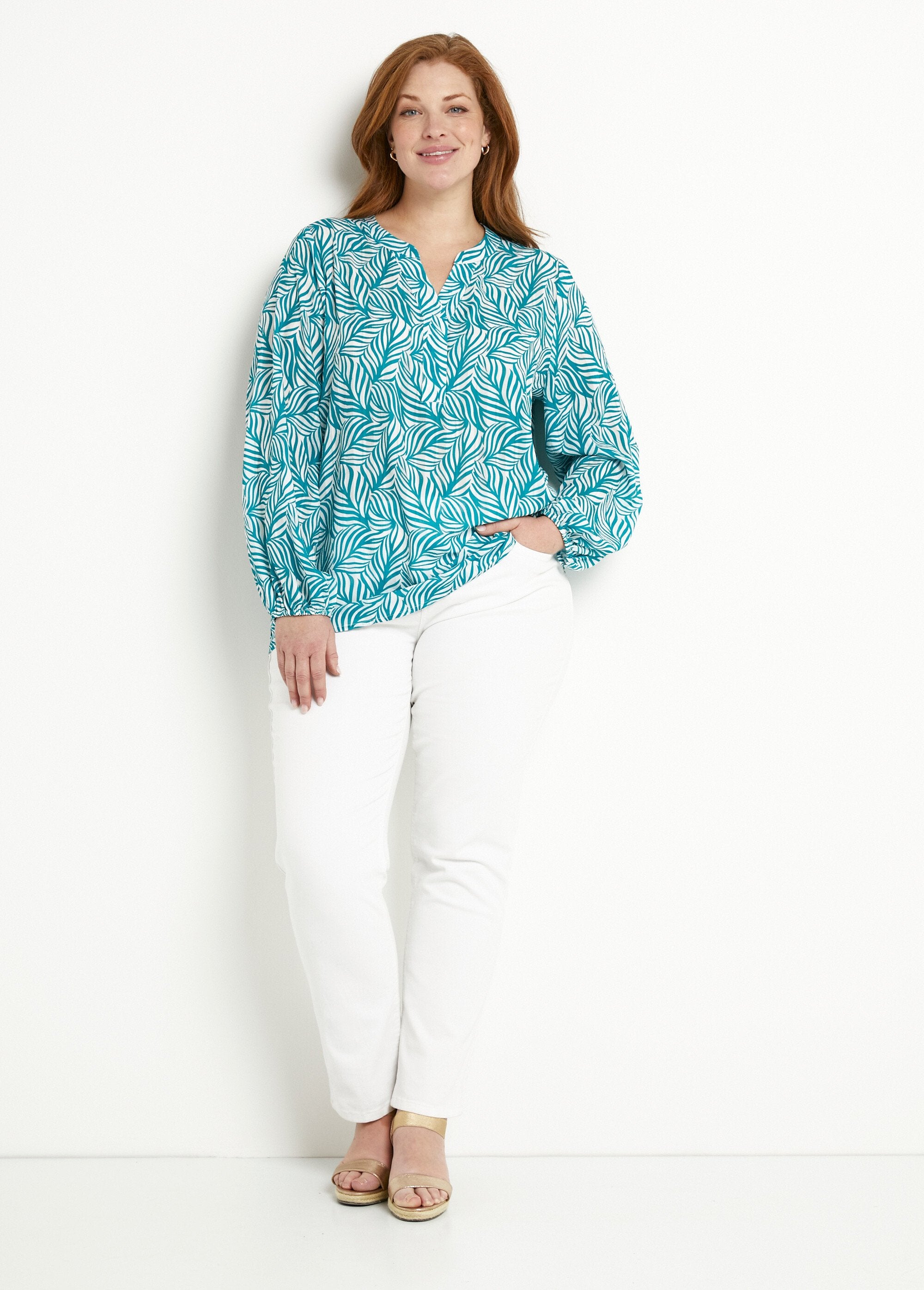 Long_buttoned_tunic_with_3/4_sleeves_Green_and_white_SF1_curvy